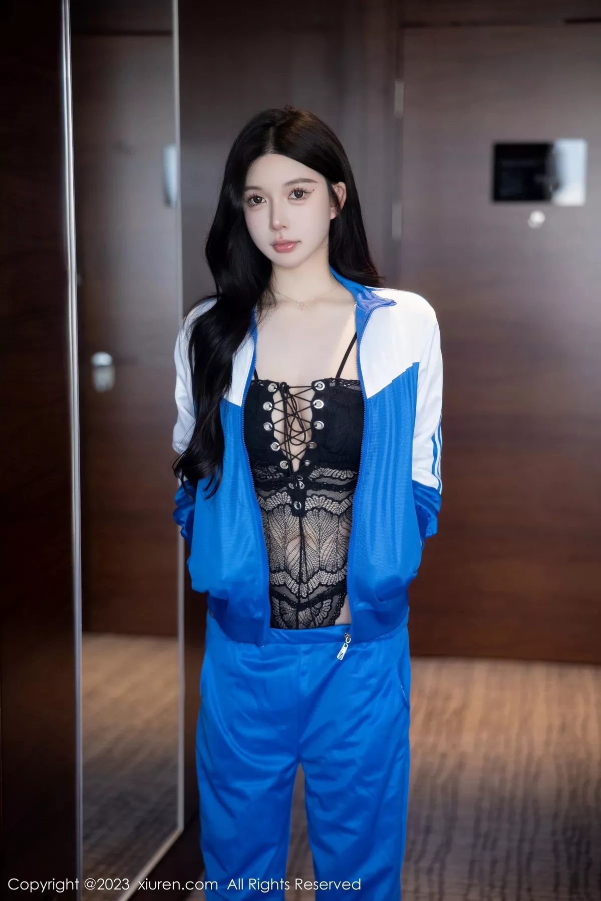 秀人集.com_[XiuRen秀人网]No.6660_模特林珊珊性感蓝色运动服露黑色情趣内衣秀惹火身材诱惑写真101P