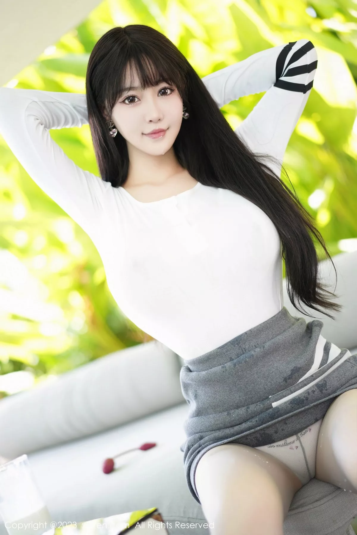 秀人集.com_[XiuRen秀人网]No.6673_女神朱可儿Flora性感白上衣配灰色短裙秀雪峰美臀惹火诱惑写真83P