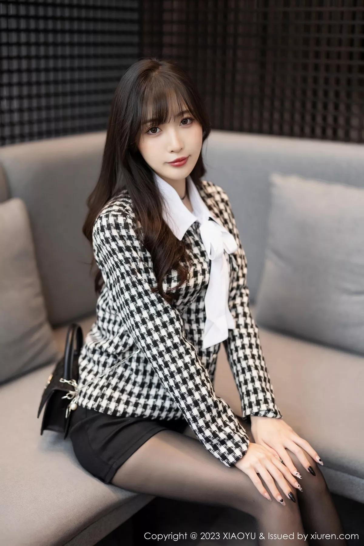 秀人集.com_[XiaoYu画语界]Vol.1020_模特林星阑私房半脱露性感黑色内衣配开档黑丝秀美腿诱惑写真90P