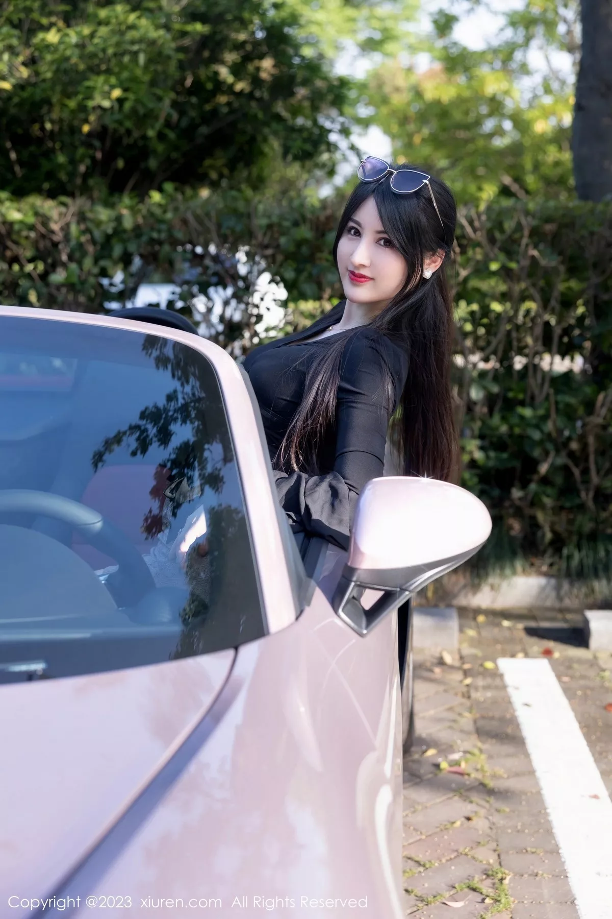 秀人集.com_[XiuRen秀人网]No.6676_模特诗诗kiki半脱露性感黑色内衣配黑丝袜秀丰腴有致身材诱惑写真82P