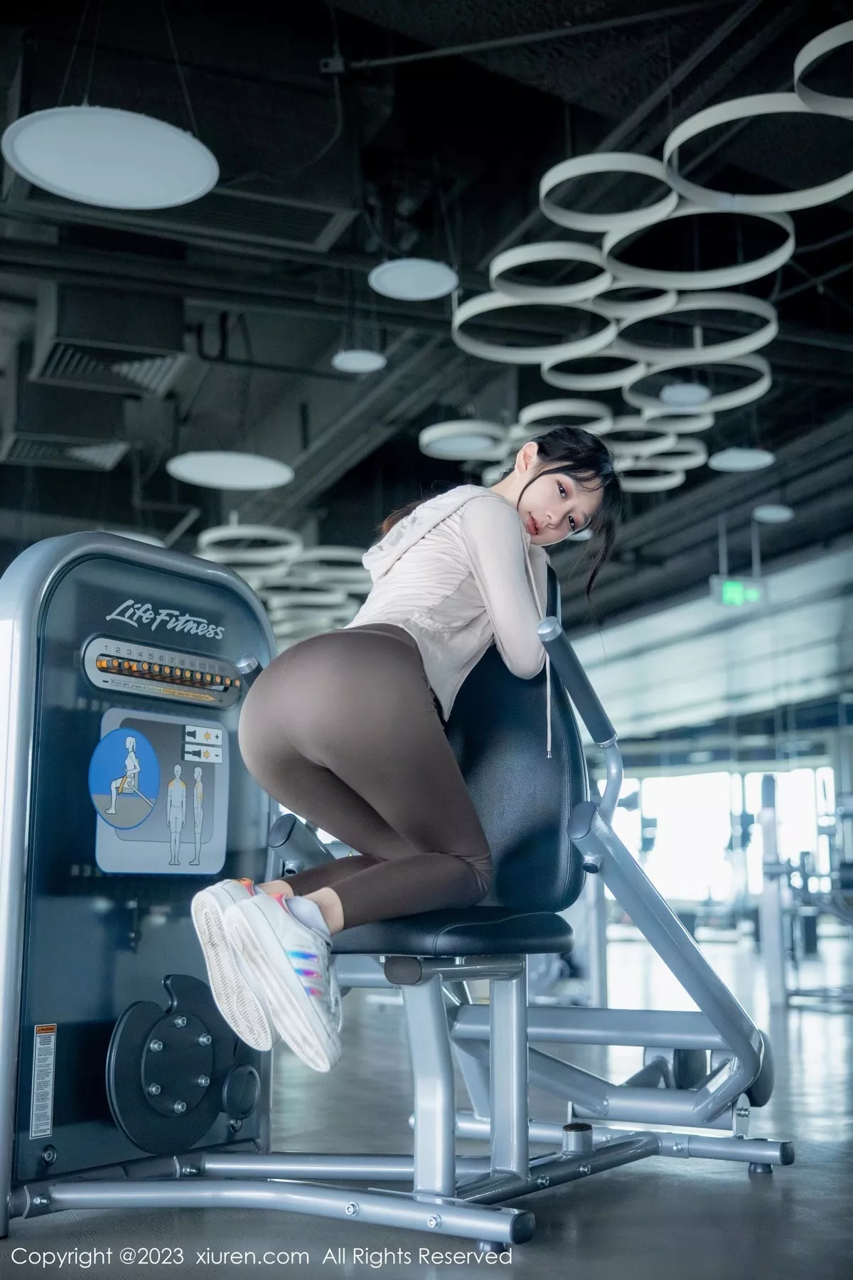 秀人集.com_[XiuRen秀人网]No.6683_模特幼幼健身房场景性感浅色运动服饰秀完美身材迷人诱惑写真99P