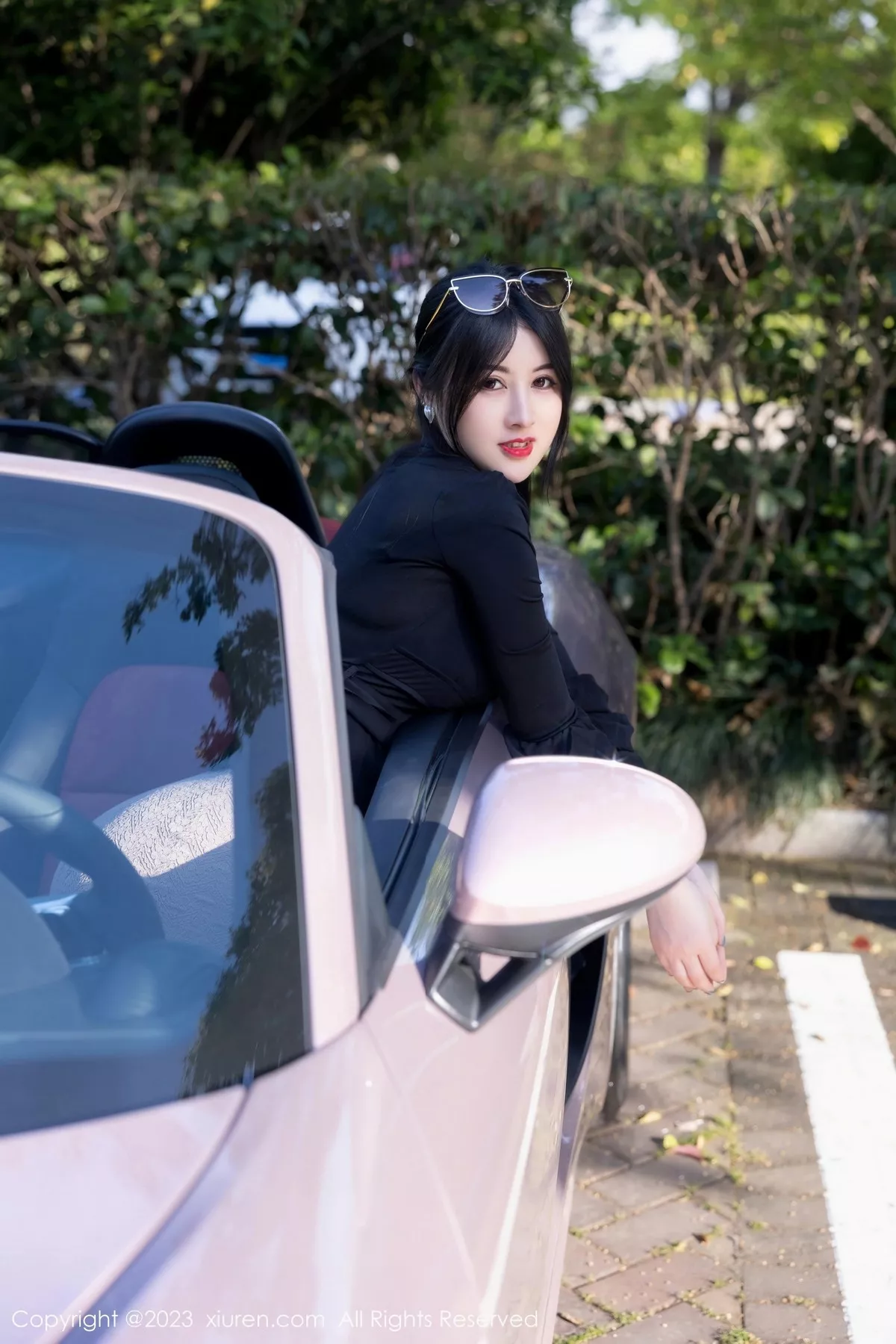 秀人集.com_[XiuRen秀人网]No.6676_模特诗诗kiki半脱露性感黑色内衣配黑丝袜秀丰腴有致身材诱惑写真82P