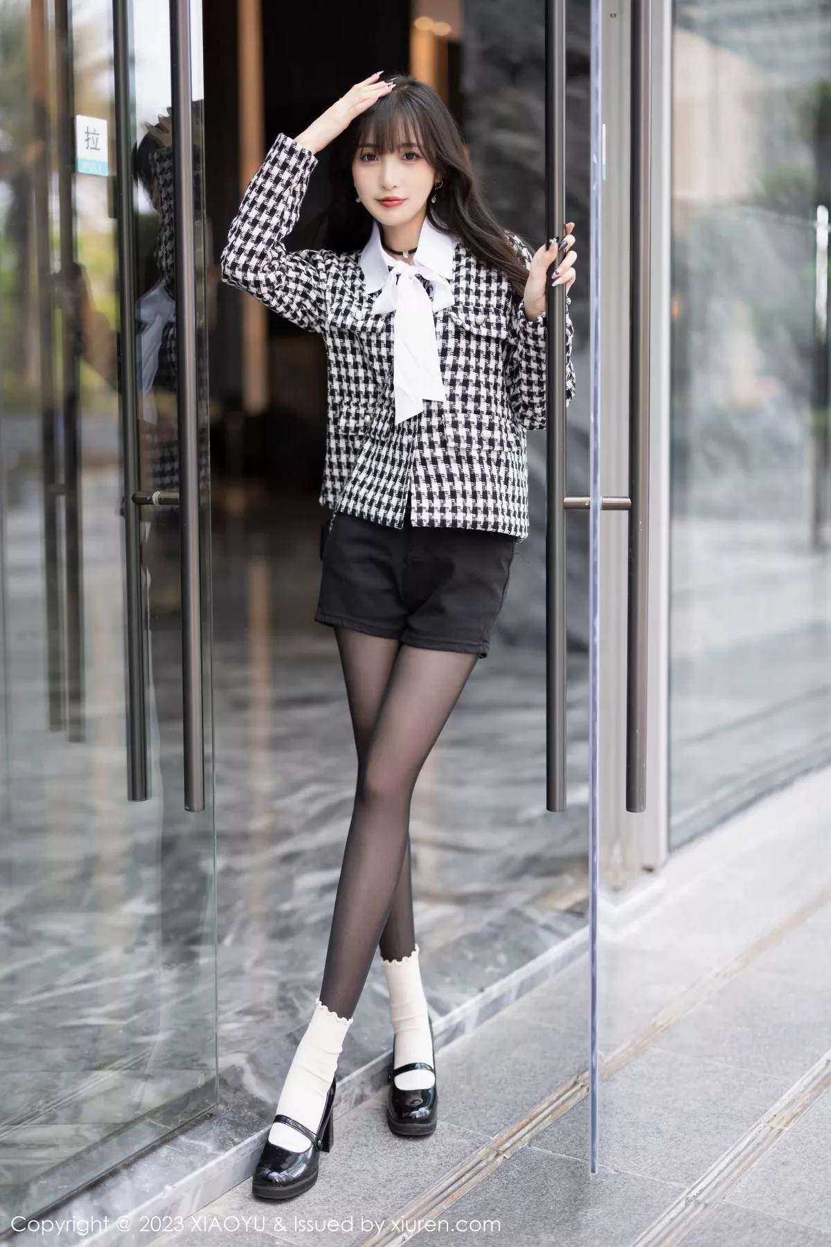 秀人集.com_[XiaoYu画语界]Vol.1020_模特林星阑私房半脱露性感黑色内衣配开档黑丝秀美腿诱惑写真90P