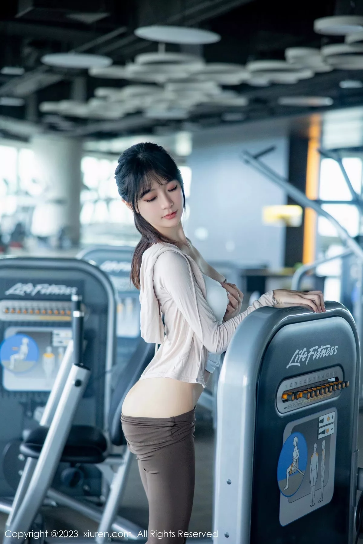 秀人集.com_[XiuRen秀人网]No.6683_模特幼幼健身房场景性感浅色运动服饰秀完美身材迷人诱惑写真99P