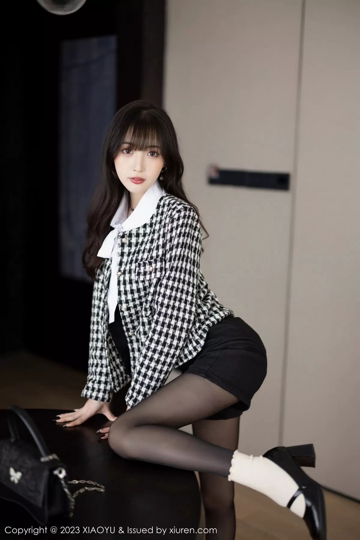 秀人集.com_[XiaoYu画语界]Vol.1020_模特林星阑私房半脱露性感黑色内衣配开档黑丝秀美腿诱惑写真90P