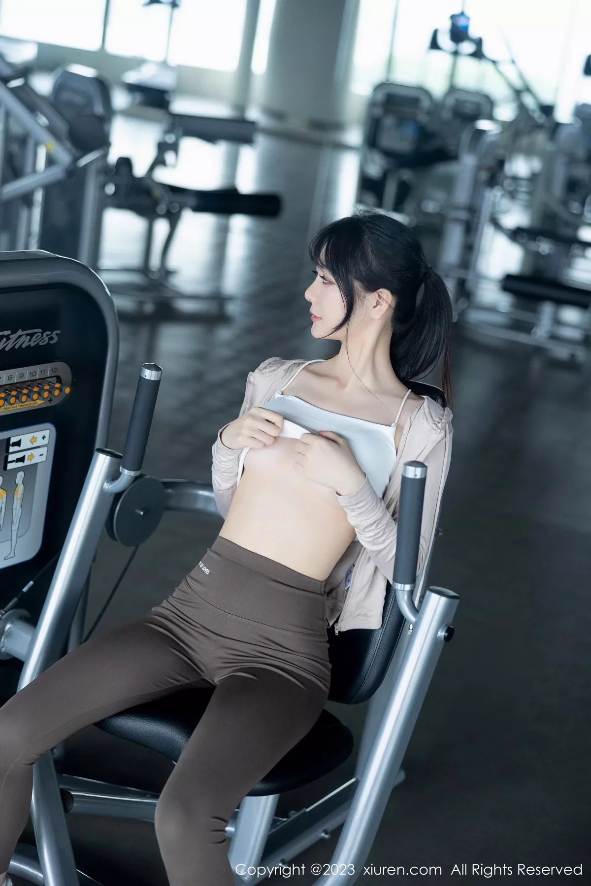 秀人集.com_[XiuRen秀人网]No.6683_模特幼幼健身房场景性感浅色运动服饰秀完美身材迷人诱惑写真99P