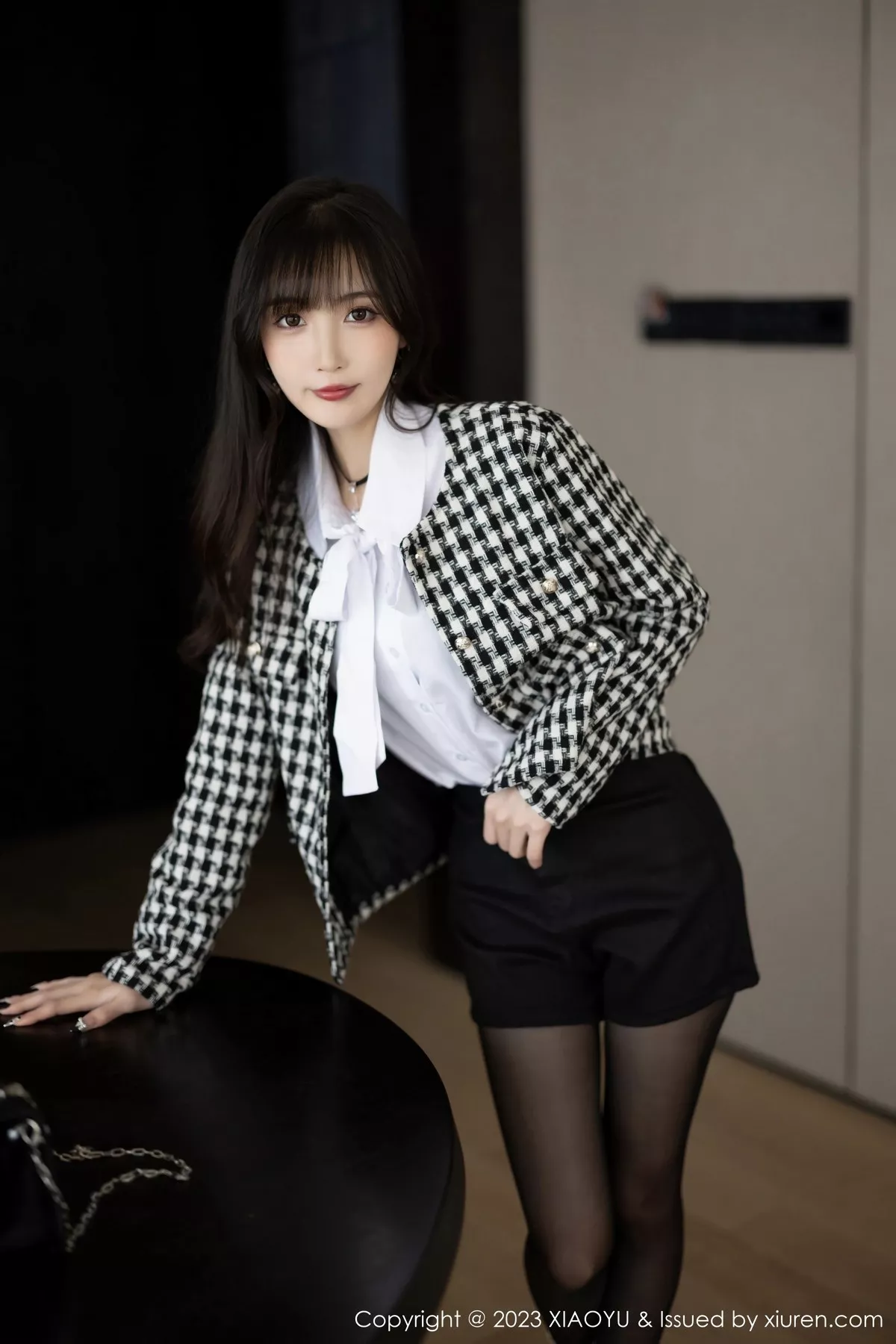 秀人集.com_[XiaoYu画语界]Vol.1020_模特林星阑私房半脱露性感黑色内衣配开档黑丝秀美腿诱惑写真90P