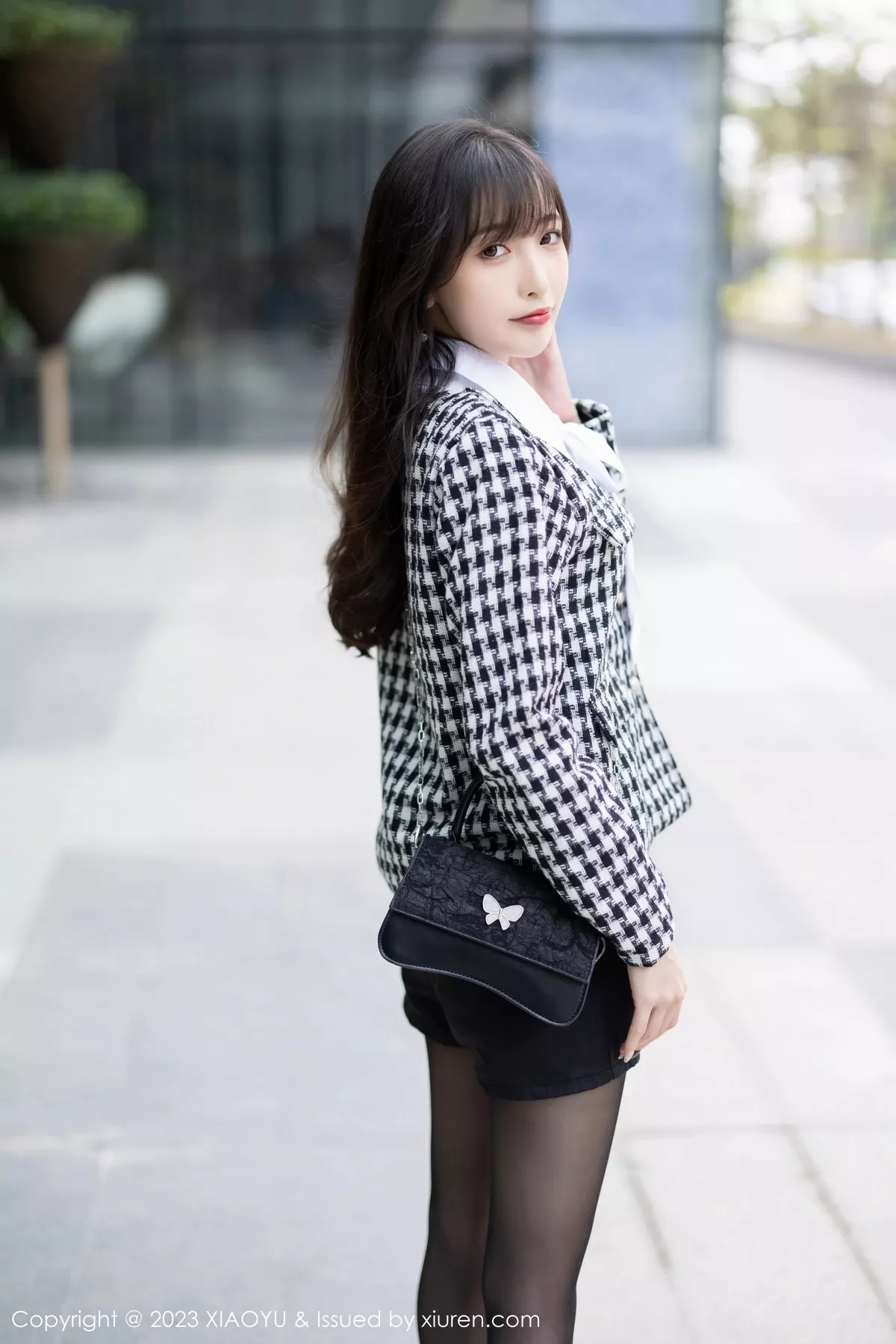 秀人集.com_[XiaoYu画语界]Vol.1020_模特林星阑私房半脱露性感黑色内衣配开档黑丝秀美腿诱惑写真90P