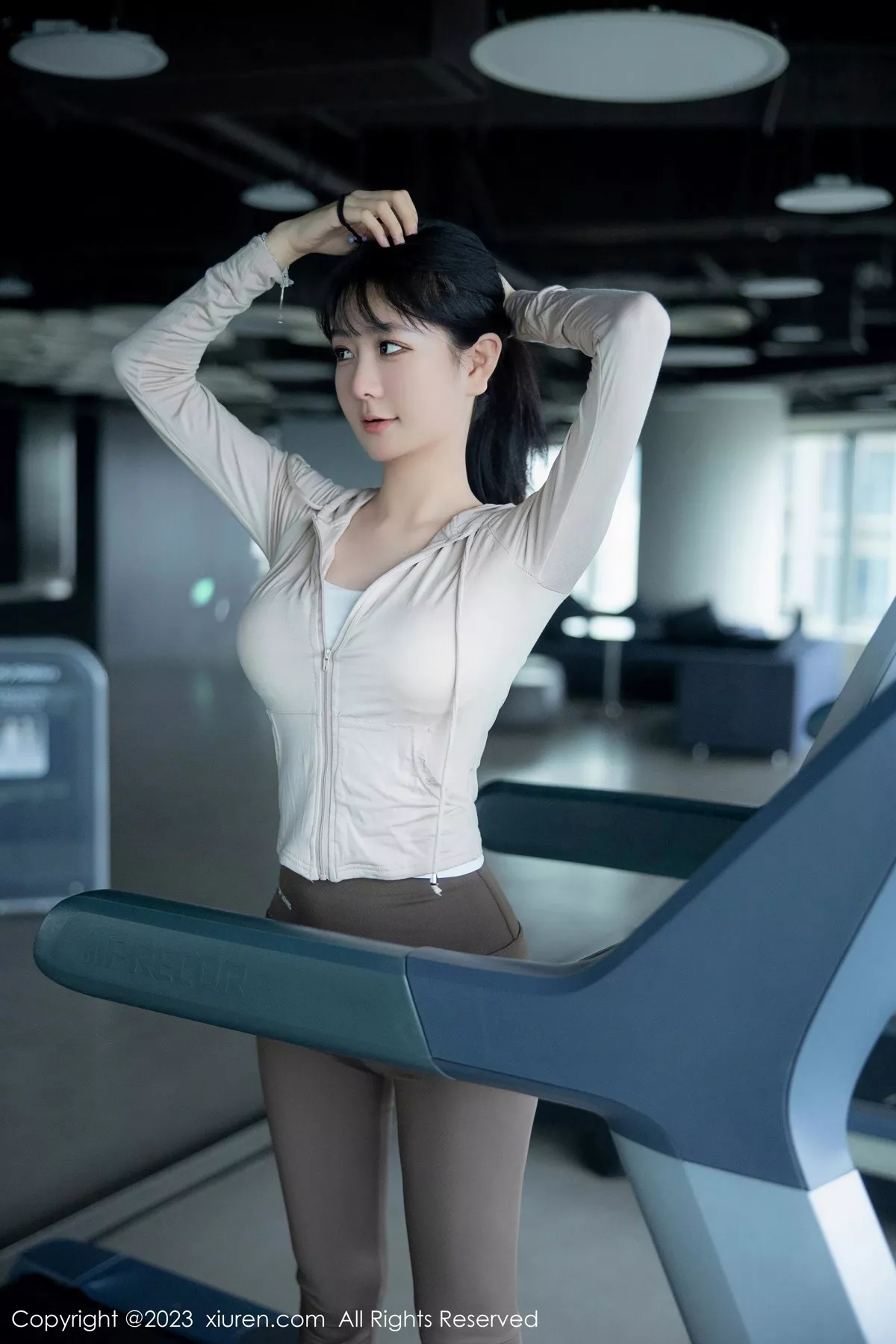 秀人集.com_[XiuRen秀人网]No.6683_模特幼幼健身房场景性感浅色运动服饰秀完美身材迷人诱惑写真99P