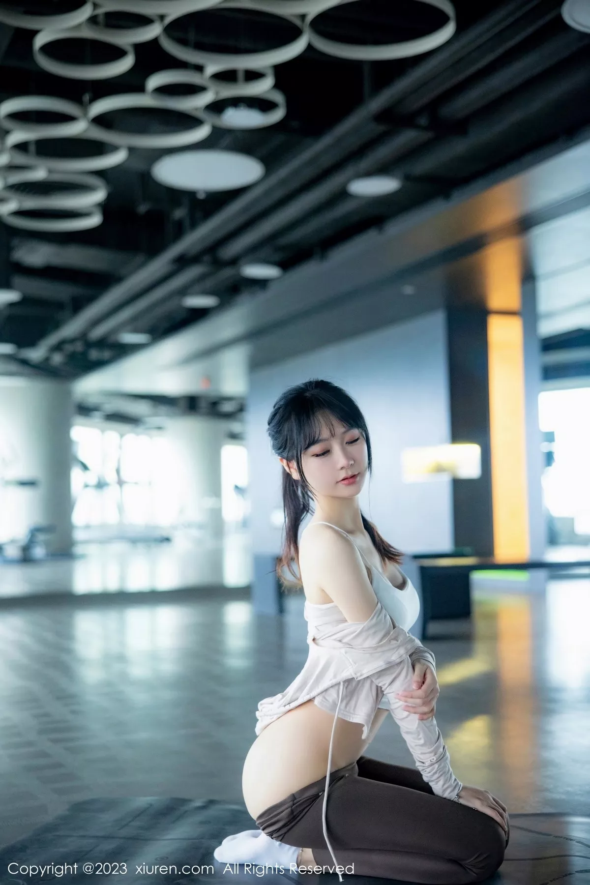 秀人集.com_[XiuRen秀人网]No.6683_模特幼幼健身房场景性感浅色运动服饰秀完美身材迷人诱惑写真99P