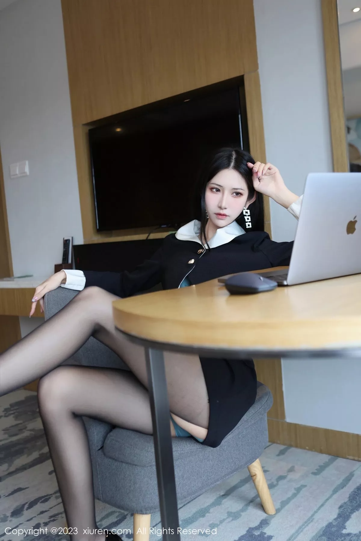 秀人集.com_[XiuRen秀人网]No.6695_模特依娜Yina性感蓝灰内衣配开档黑丝秀曼妙身姿勾魂诱惑写真82P