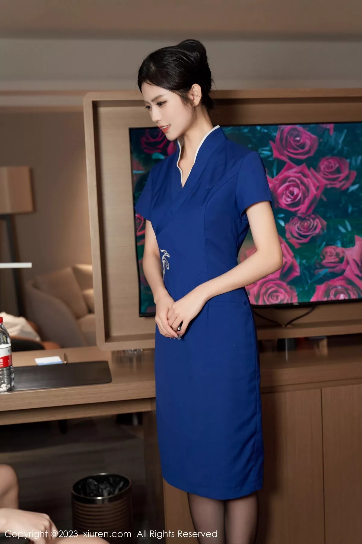 秀人集.com_[XiuRen秀人网]No.6720_模特浅浅Danny深蓝技师制服+红色高开叉服秀曼妙身姿诱惑写真102P