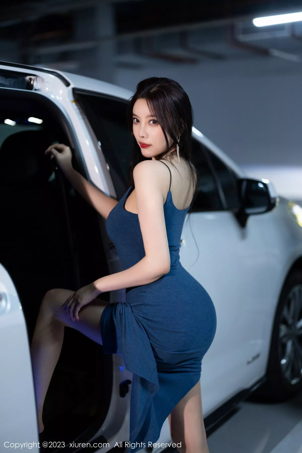 秀人集.com_[XiuRen秀人网]No.6747_女神杨晨晨Yome蓝色吊带长裙露蓝灰色蕾丝内衣完美诱惑写真86P