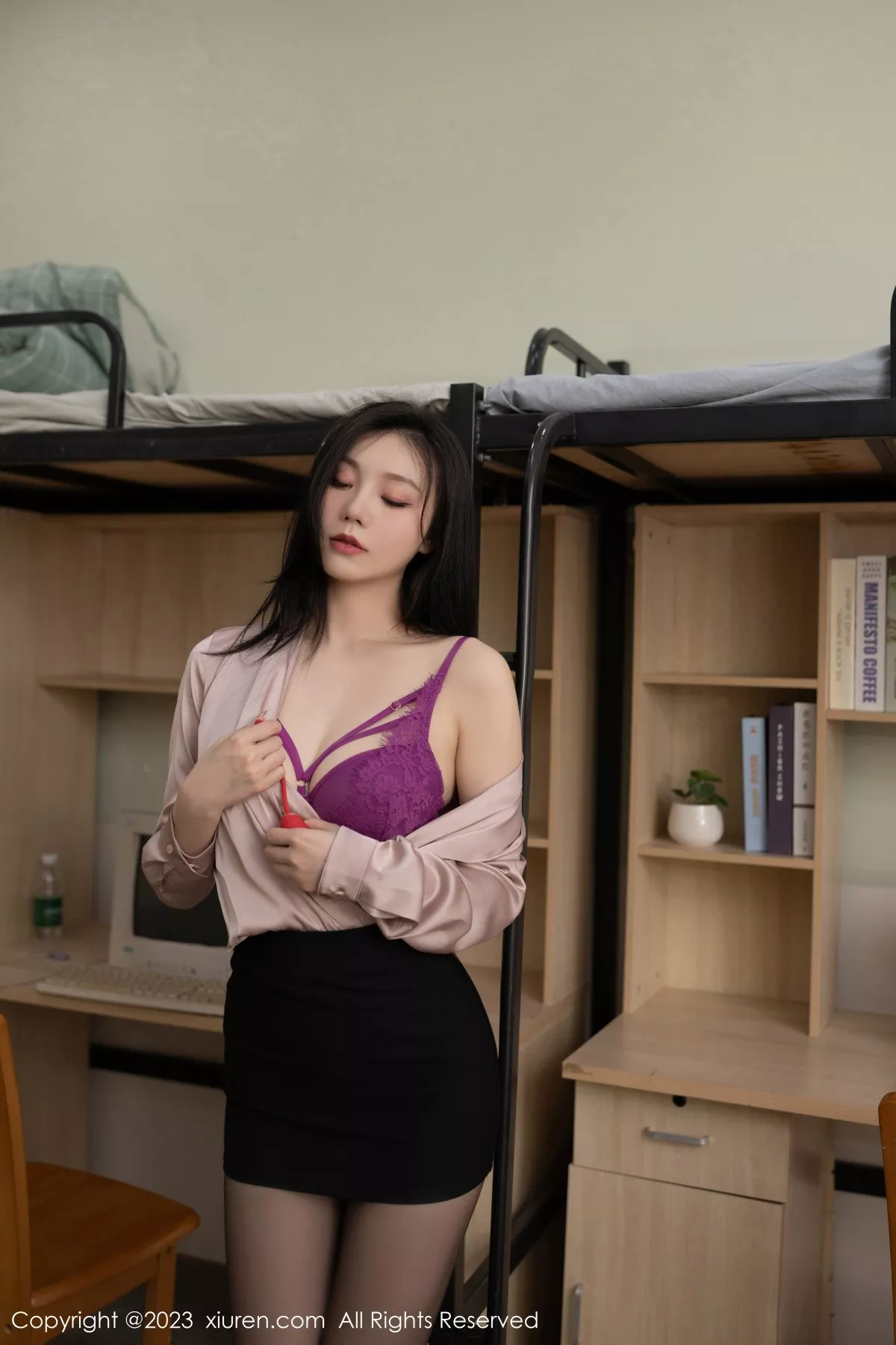 秀人集.com_[XiuRen秀人网]No.6746_模特安然anran性感粉灰色上衣配黑短裙露紫色内衣撩人诱惑写真82P