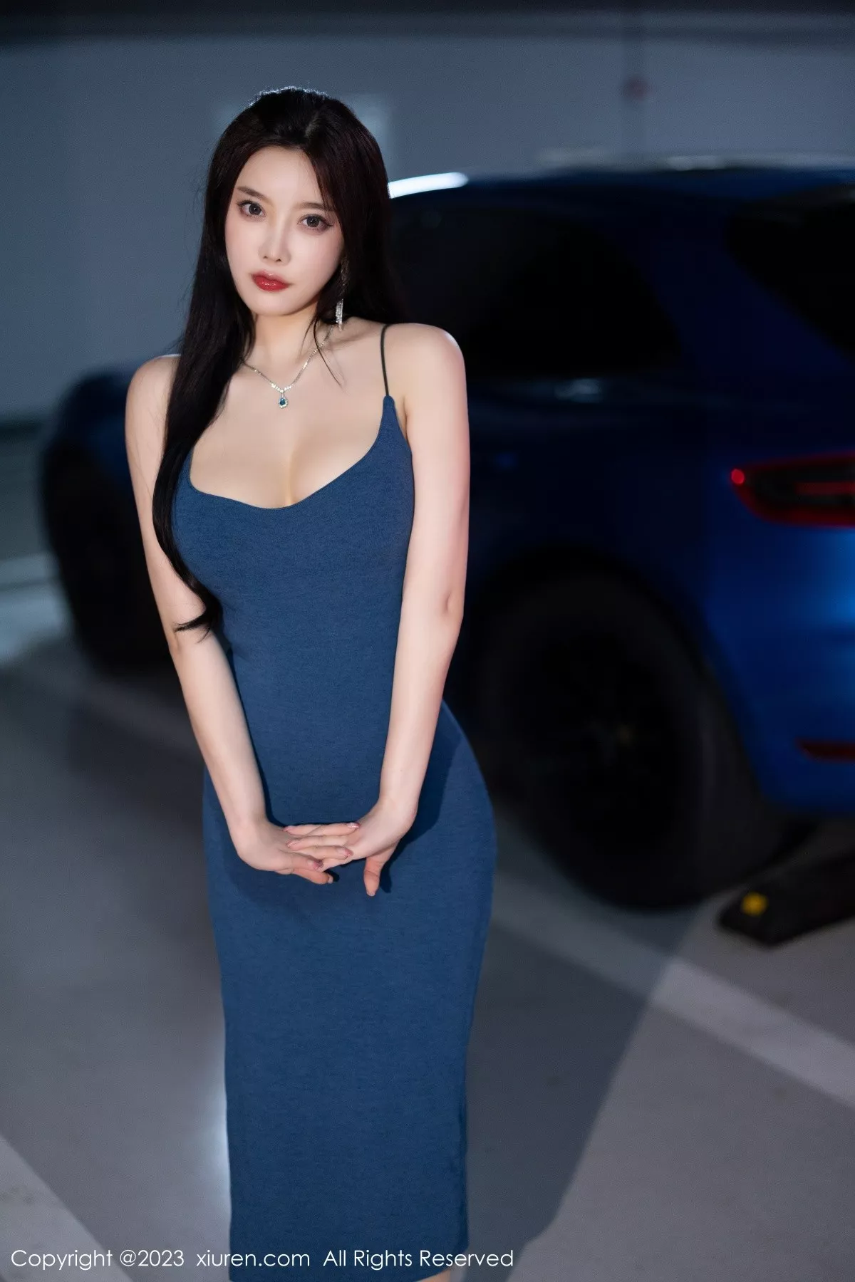 秀人集.com_[XiuRen秀人网]No.6747_女神杨晨晨Yome蓝色吊带长裙露蓝灰色蕾丝内衣完美诱惑写真86P