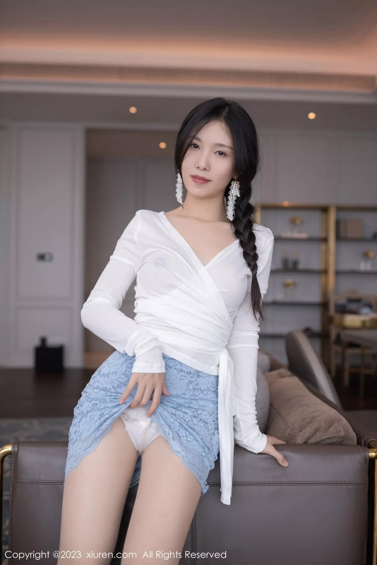 秀人集.com_[XiuRen秀人网]No.6754_模特利世性感白色服饰配蓝灰短裙露原色丝袜秀曼妙身材诱惑写真72P