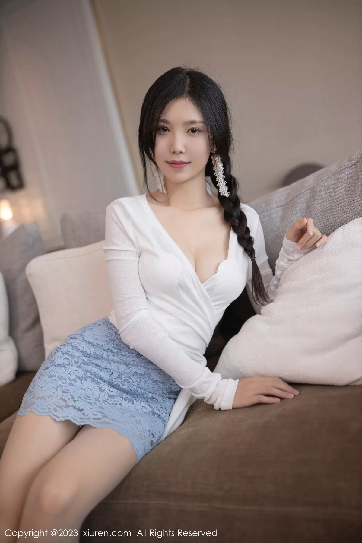 秀人集.com_[XiuRen秀人网]No.6754_模特利世性感白色服饰配蓝灰短裙露原色丝袜秀曼妙身材诱惑写真72P