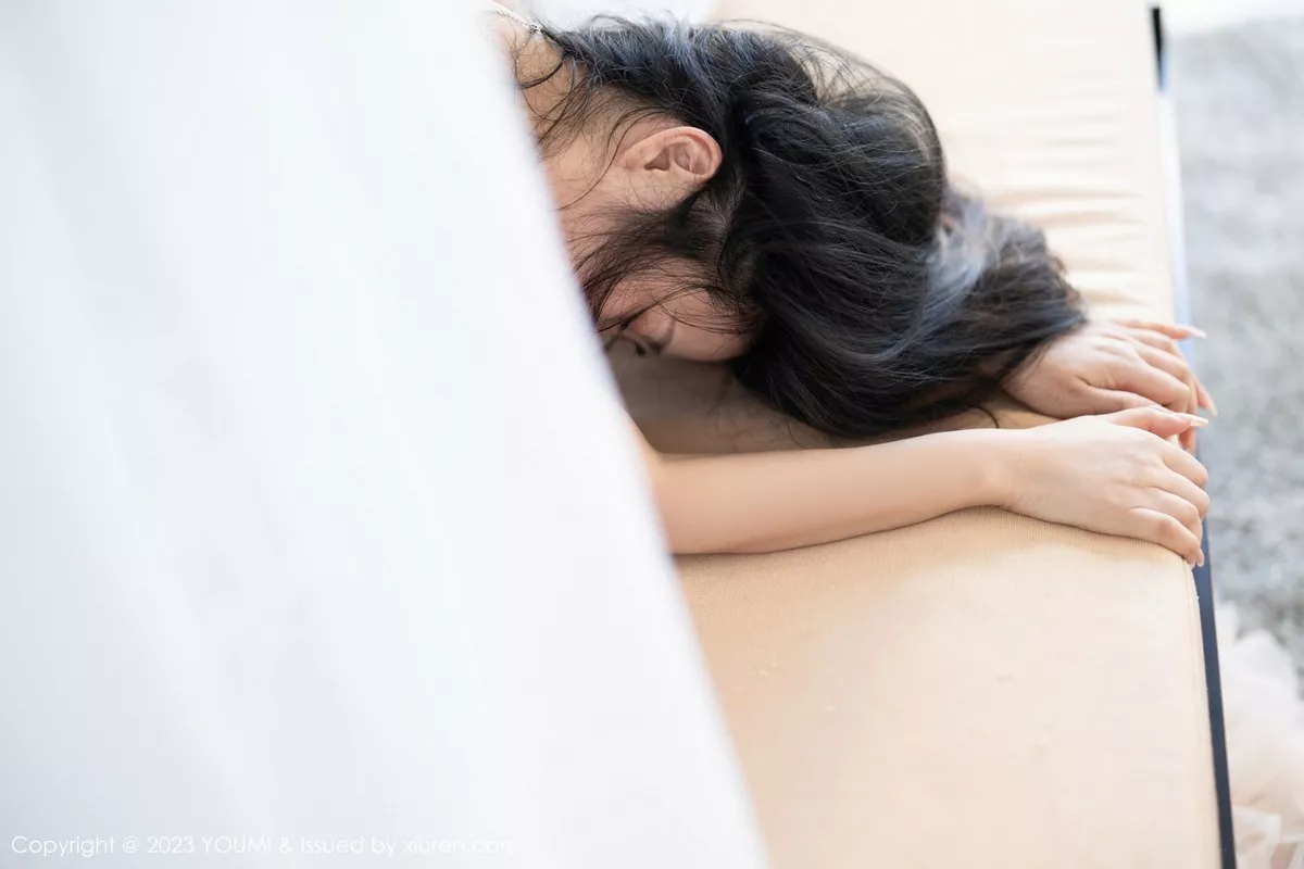 秀人集.com_[YouMi尤蜜荟]Vol.939_模特Laura阿姣性感轻透薄纱露绒毛情趣内衣秀惹火身材诱惑写真82P