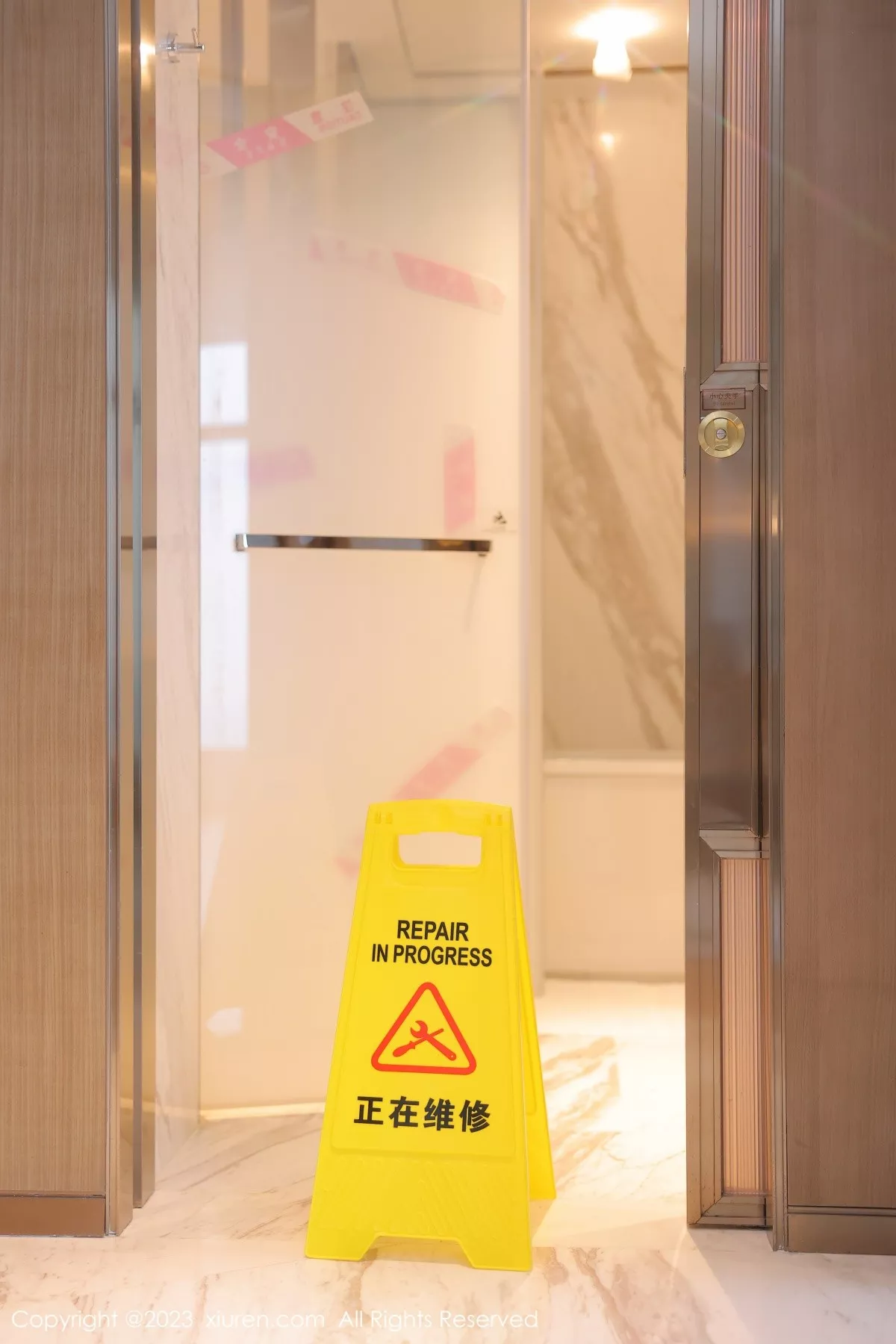 秀人集.com_[XiuRen秀人网]No.6760_模特豆瓣酱性感维修工装扮超薄无内肉丝秀火辣身材诱惑写真85P