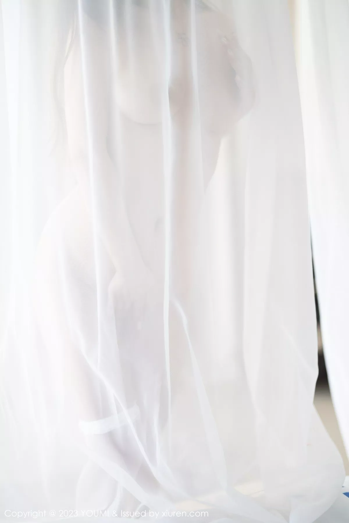 秀人集.com_[YouMi尤蜜荟]Vol.939_模特Laura阿姣性感轻透薄纱露绒毛情趣内衣秀惹火身材诱惑写真82P