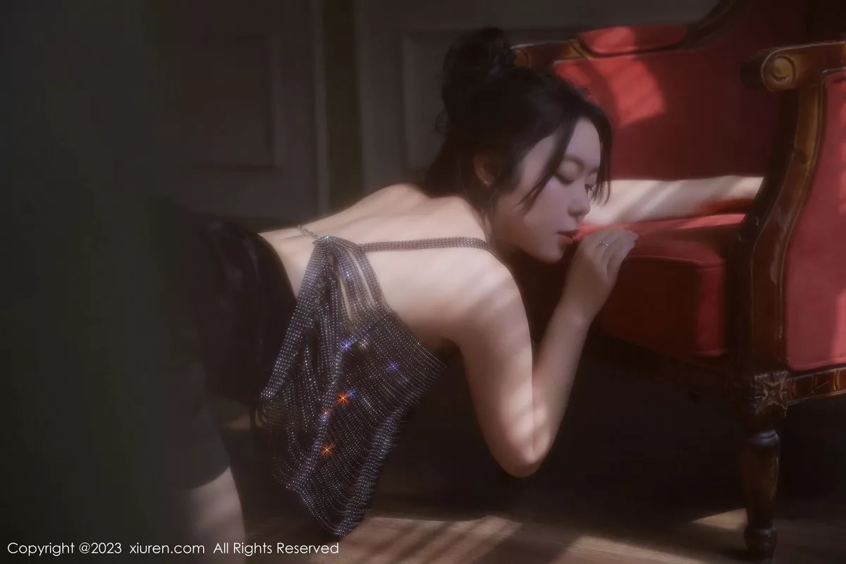 秀人集.com_[XiuRen秀人网]No.6601_模特露露luncy性感紫色轻透情趣服饰秀惹火身材撩人诱惑写真80P