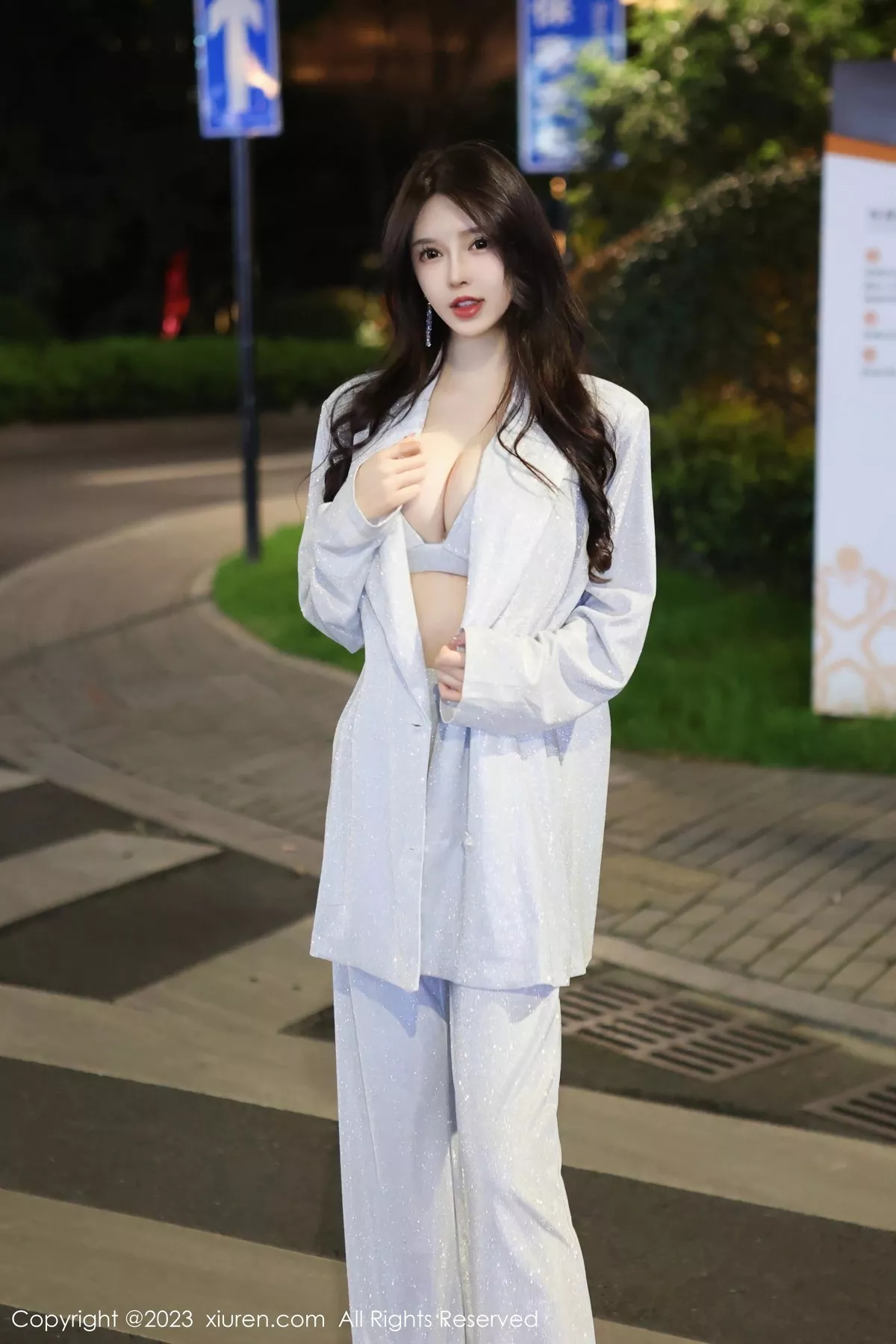 秀人集.com_[XiuRen秀人网]No.6605_模特玉兔miki脱简约银灰外衣露银灰内衣秀傲人豪乳撩人诱惑写真82P