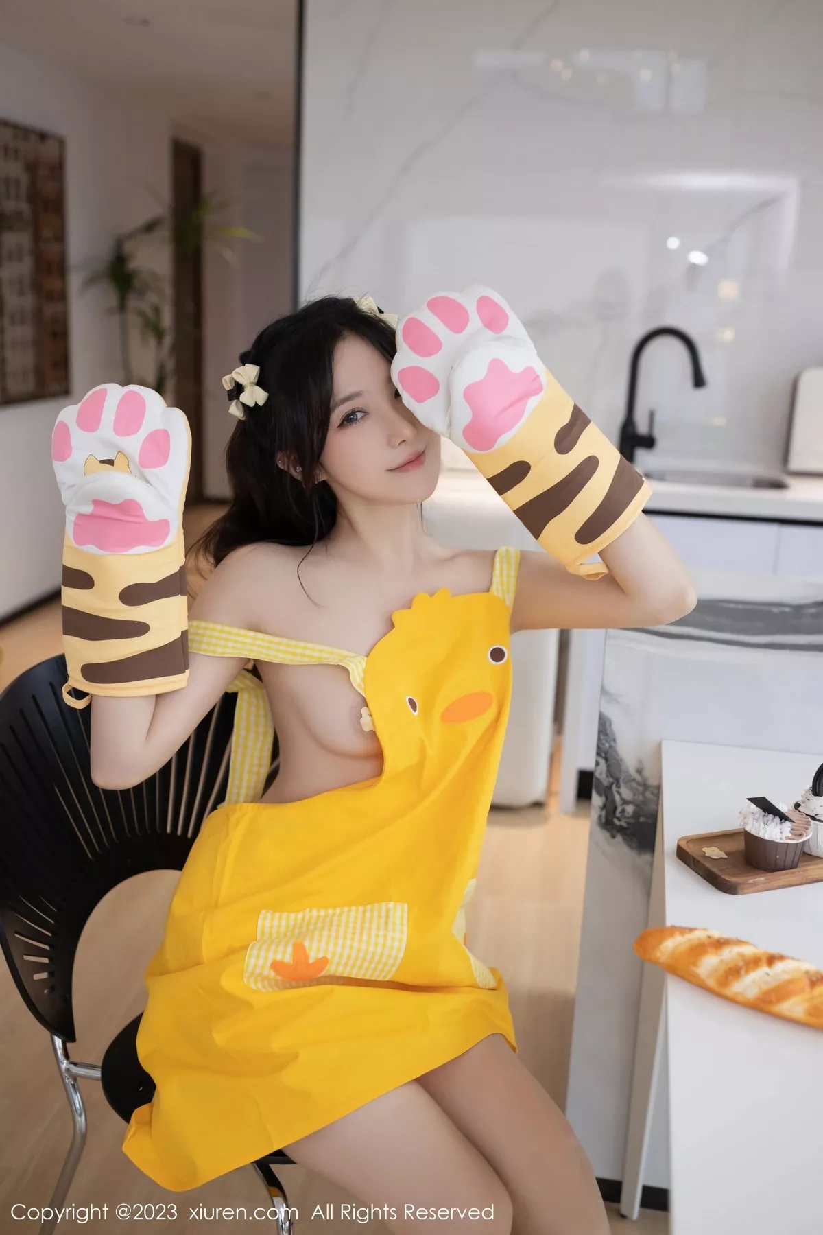 秀人集.com_[XiuRen秀人网]No.6615_模特鱼子酱Fish性感黄色真空围裙+白色睡裙秀完美身材诱惑写真80P