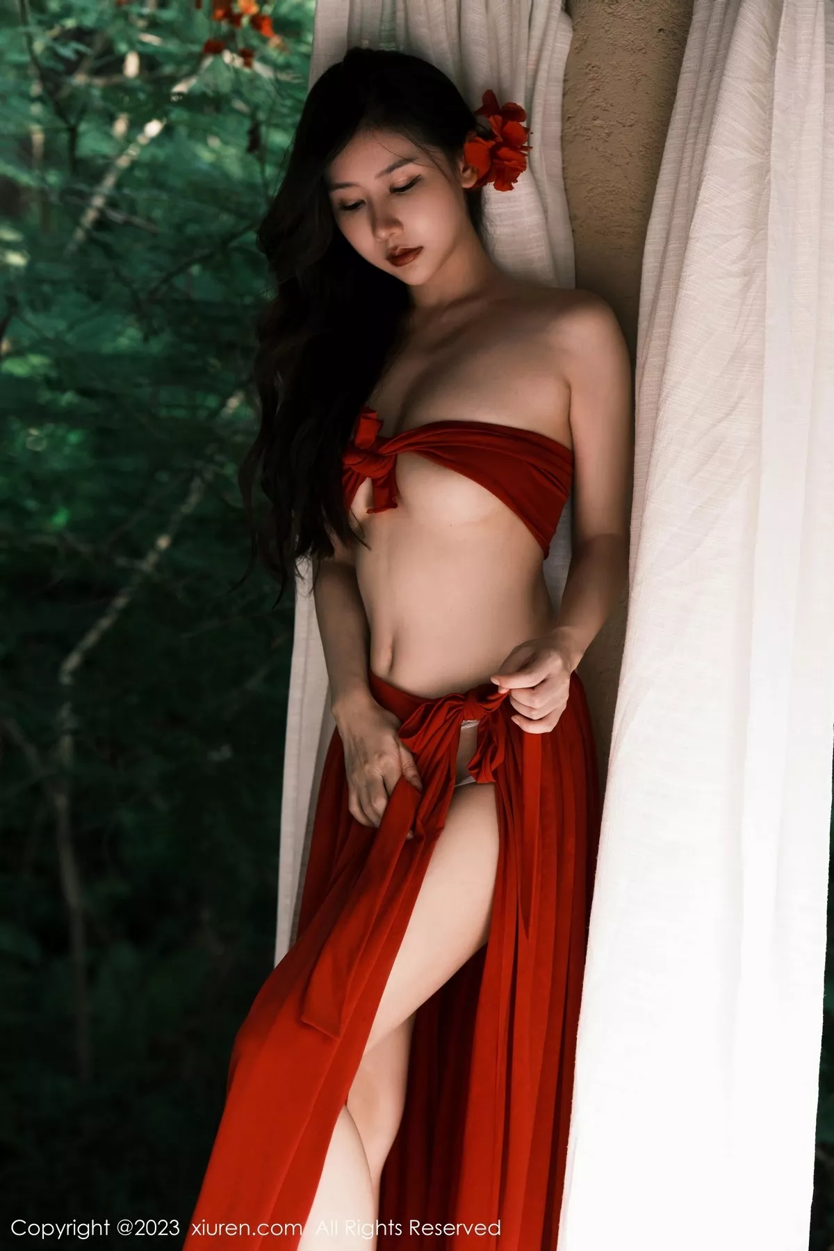 秀人集.com_[XiuRen秀人网]No.6617_模特尹甜甜私房性感红色抹胸服半脱露白色内裤秀翘臀诱惑写真51P