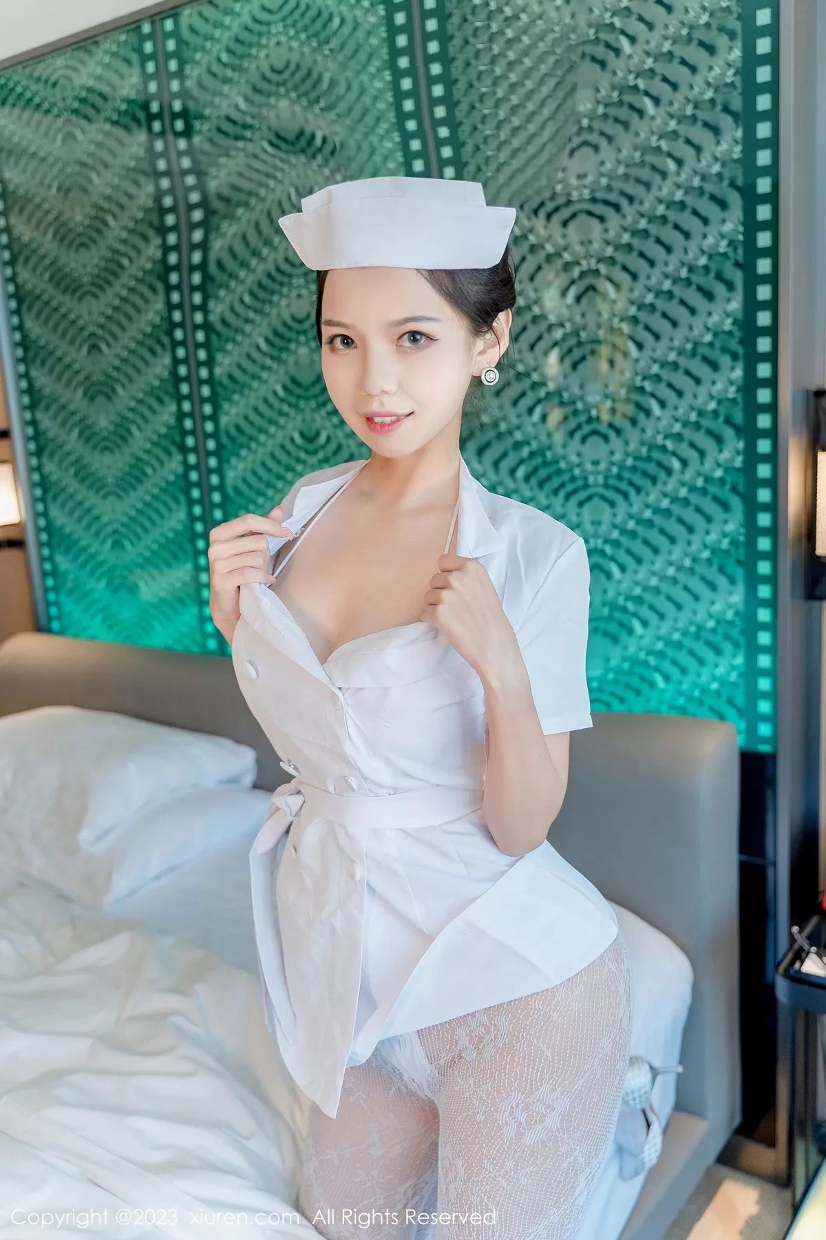 秀人集.com_[XiuRen秀人网]No.6618_模特大美妞儿性感白色护士装半脱露白色内衣秀完美身材诱惑写真62P