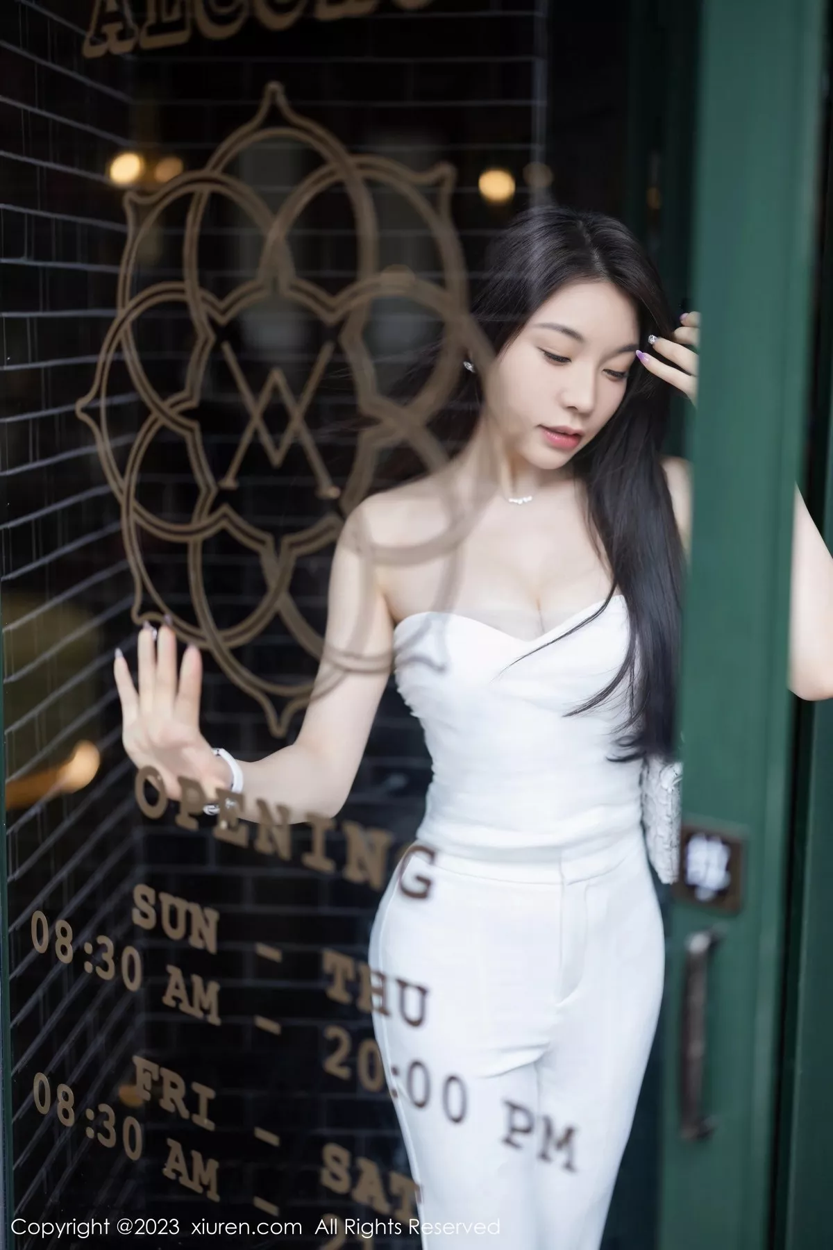 秀人集.com_[XiuRen秀人网]No.6628_女神徐莉芝Booty脱白色套装露白丝吊袜秀曼妙身姿撩人诱惑写真82P