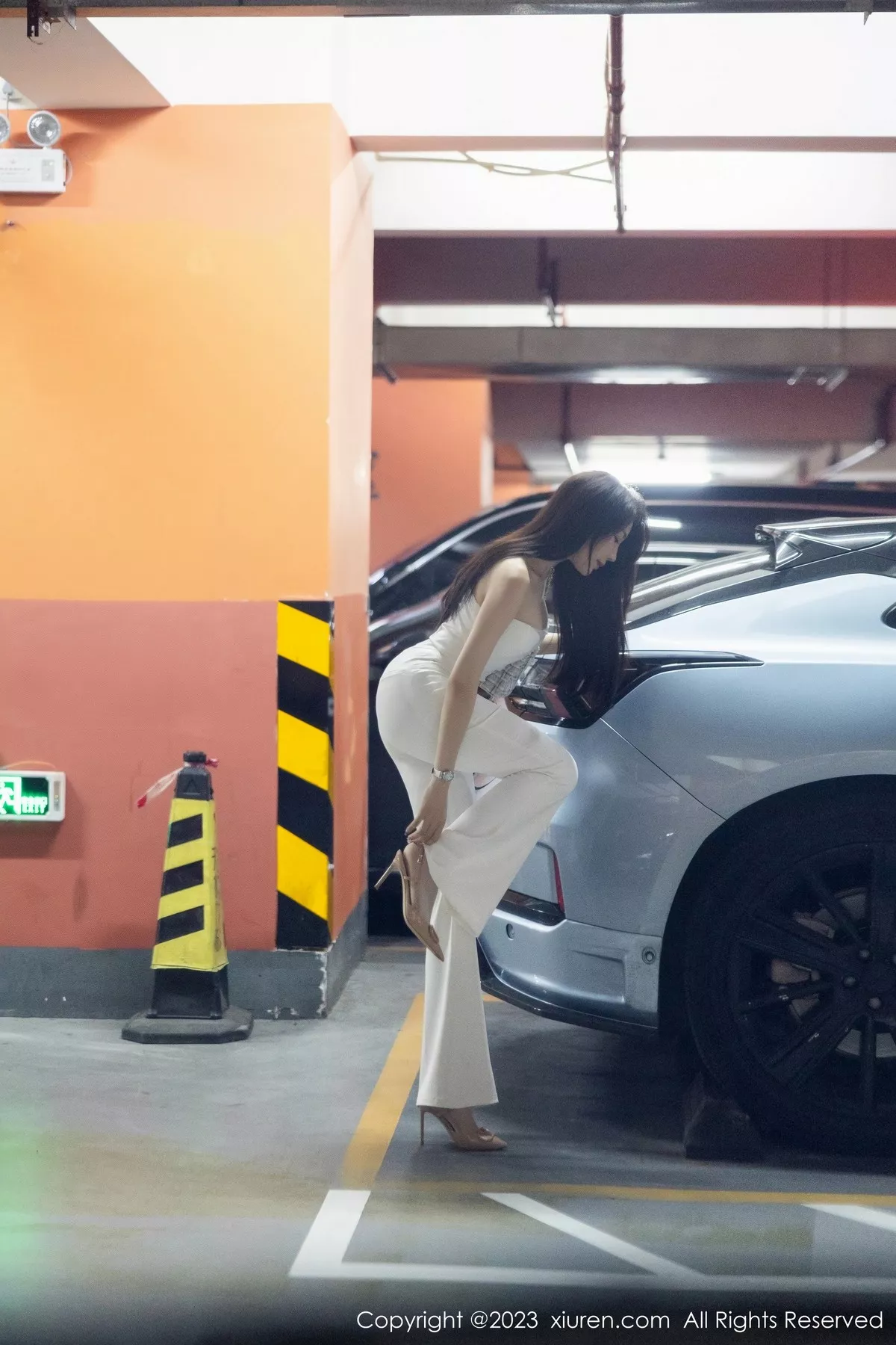 秀人集.com_[XiuRen秀人网]No.6628_女神徐莉芝Booty脱白色套装露白丝吊袜秀曼妙身姿撩人诱惑写真82P