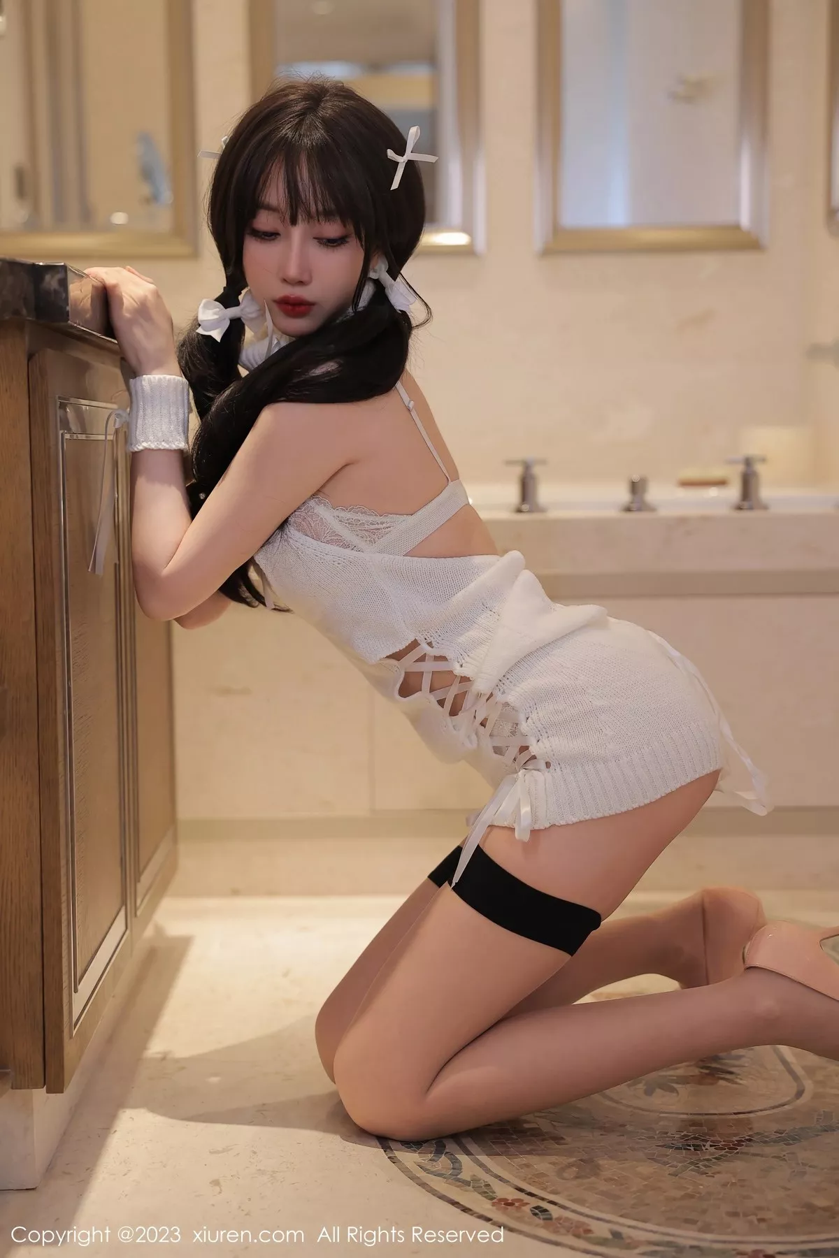 秀人集.com_[XiuRen秀人网]No.6767_模特玥儿玥er性感浅色轻透内衣配原色丝袜秀完美身材诱惑写真76P