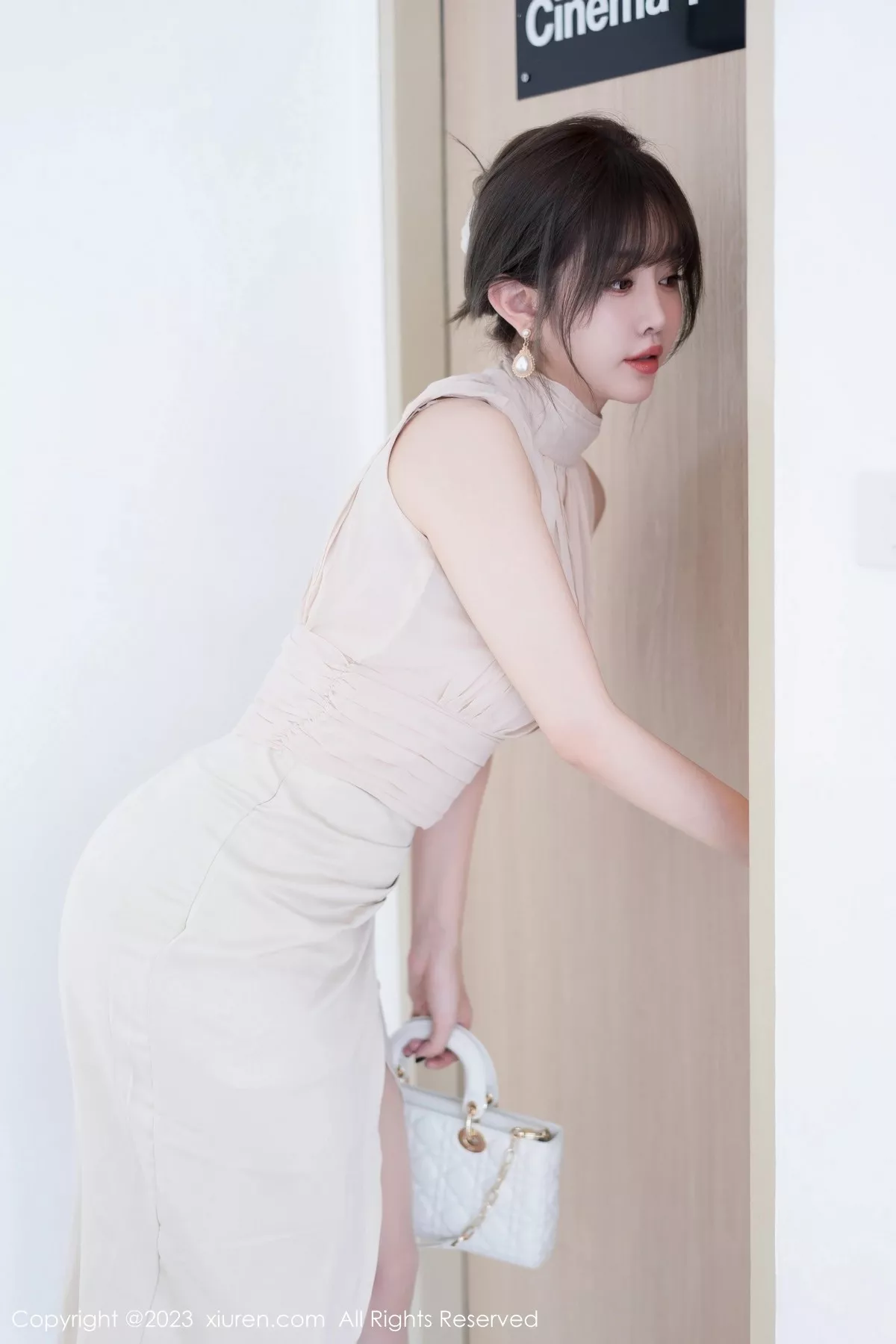 秀人集.com_[XiuRen秀人网]No.6768_女神王雨纯脱浅色连衣长裙露浅色内衣配开档肉丝完美诱惑写真74P