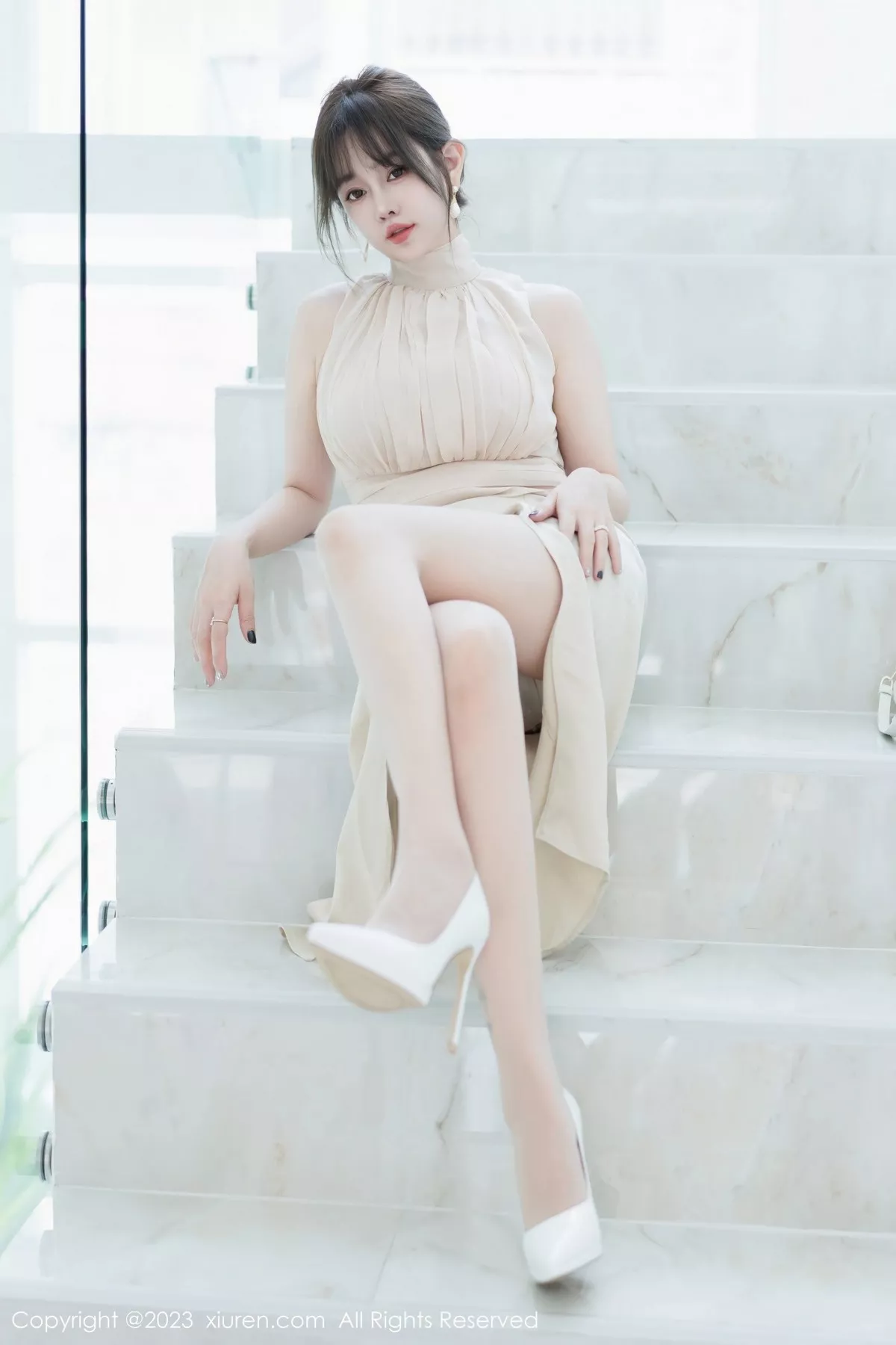 秀人集.com_[XiuRen秀人网]No.6768_女神王雨纯脱浅色连衣长裙露浅色内衣配开档肉丝完美诱惑写真74P