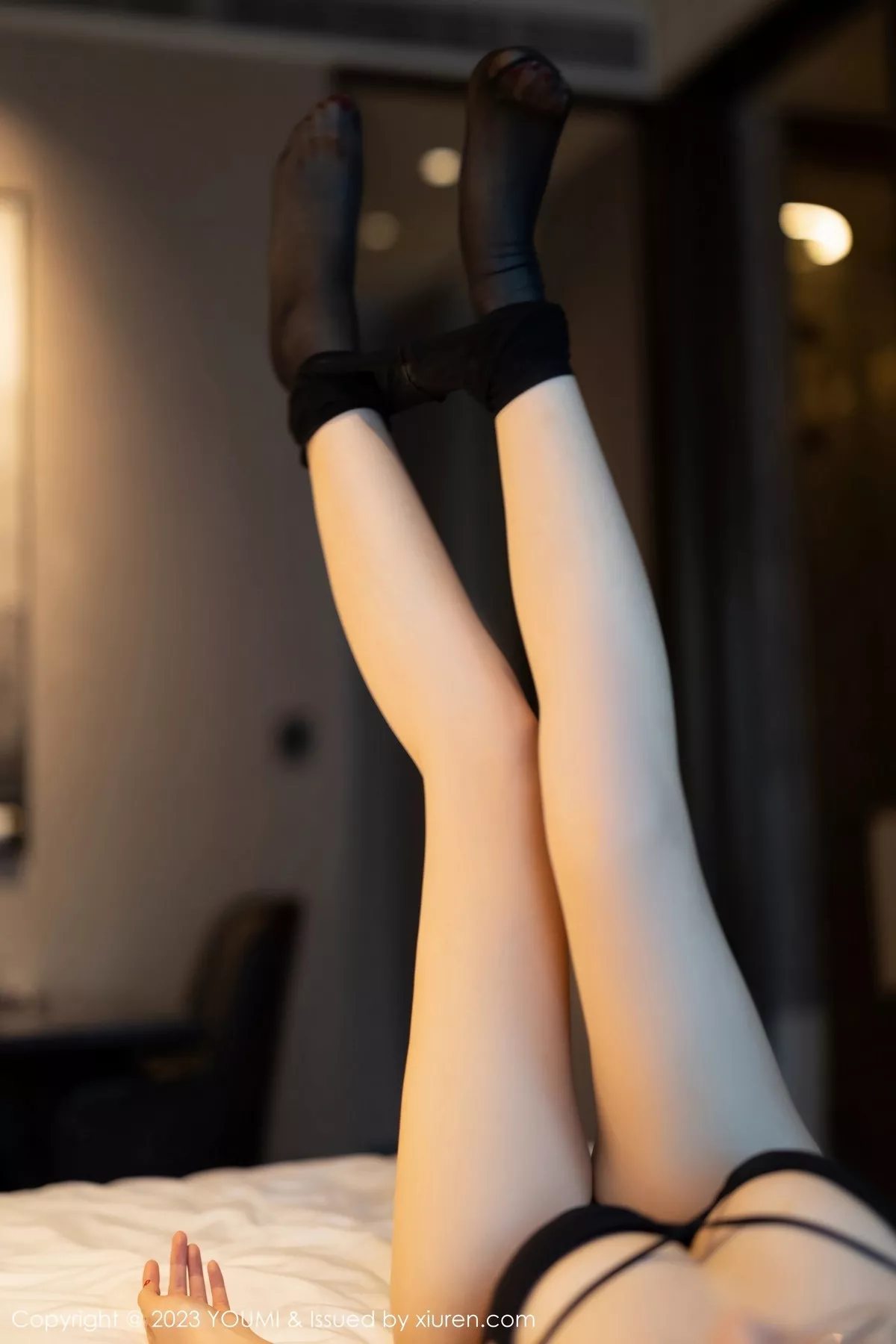 秀人集.com_[YouMi尤蜜荟]Vol.945_女神Carol周妍希半脱露黑色内衣配超薄黑丝秀丰满身材诱惑写真73P