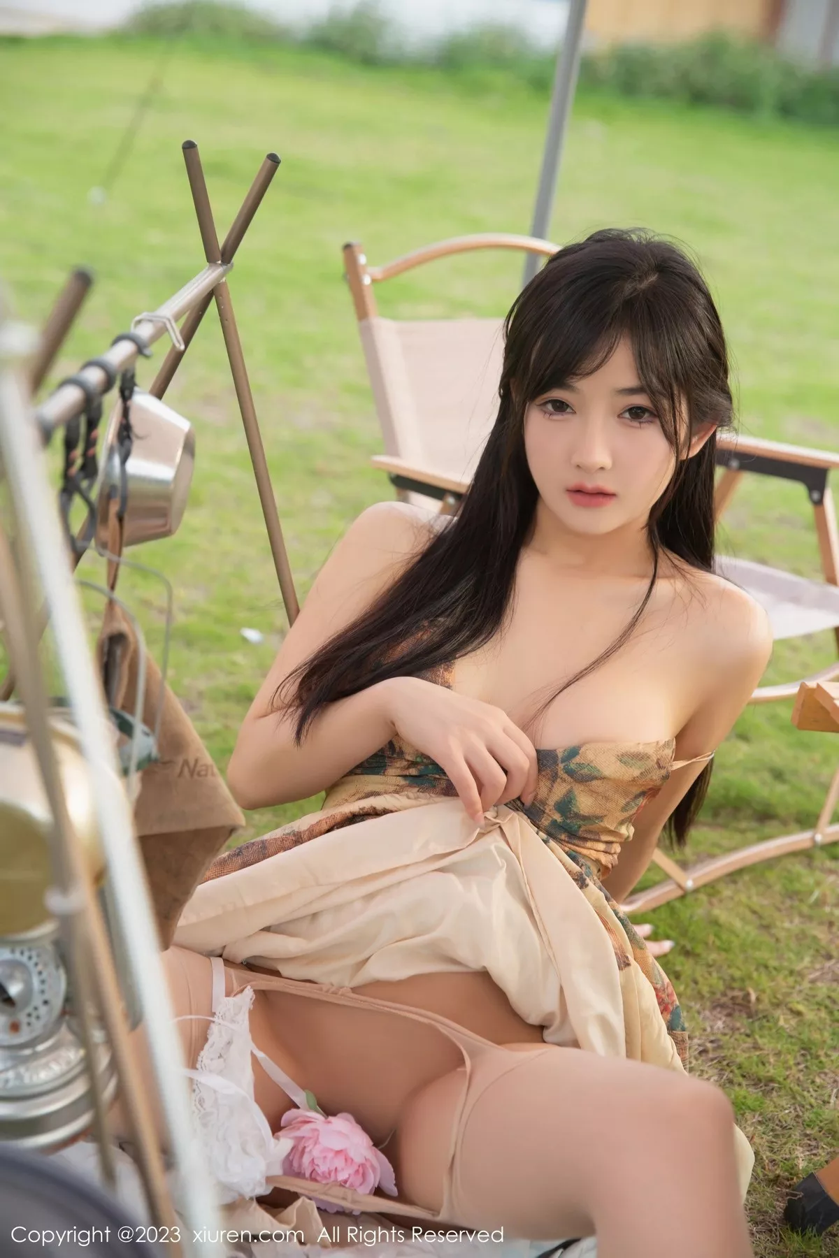 秀人集.com_[XiuRen秀人网]No.6842_模特谭小灵性感暗黄吊带裙露白色蕾丝内衣秀惹火身材诱惑写真76P