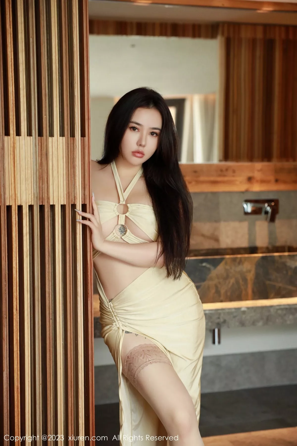 秀人集.com_[XiuRen秀人网]No.6840_女神Manuela玛鲁娜性感浅黄色露肩连衣裙秀翘臀美腿诱惑写真53P