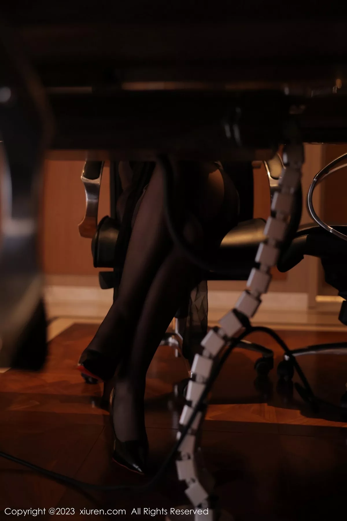 秀人集.com_[XiuRen秀人网]No.6848_模特江真真性感Ol制服露灰色内衣配超薄黑丝秀丰腴身材诱惑写真78P