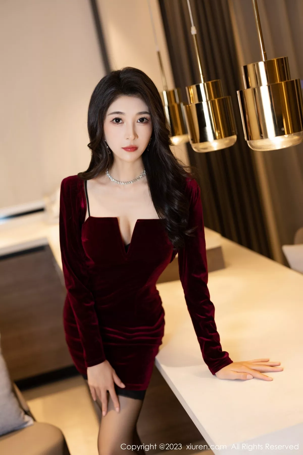 秀人集.com_[XiuRen秀人网]No.6858_模特林乐一红色连衣裙露黑色内衣配黑丝吊袜秀曼妙身姿诱惑写真85P