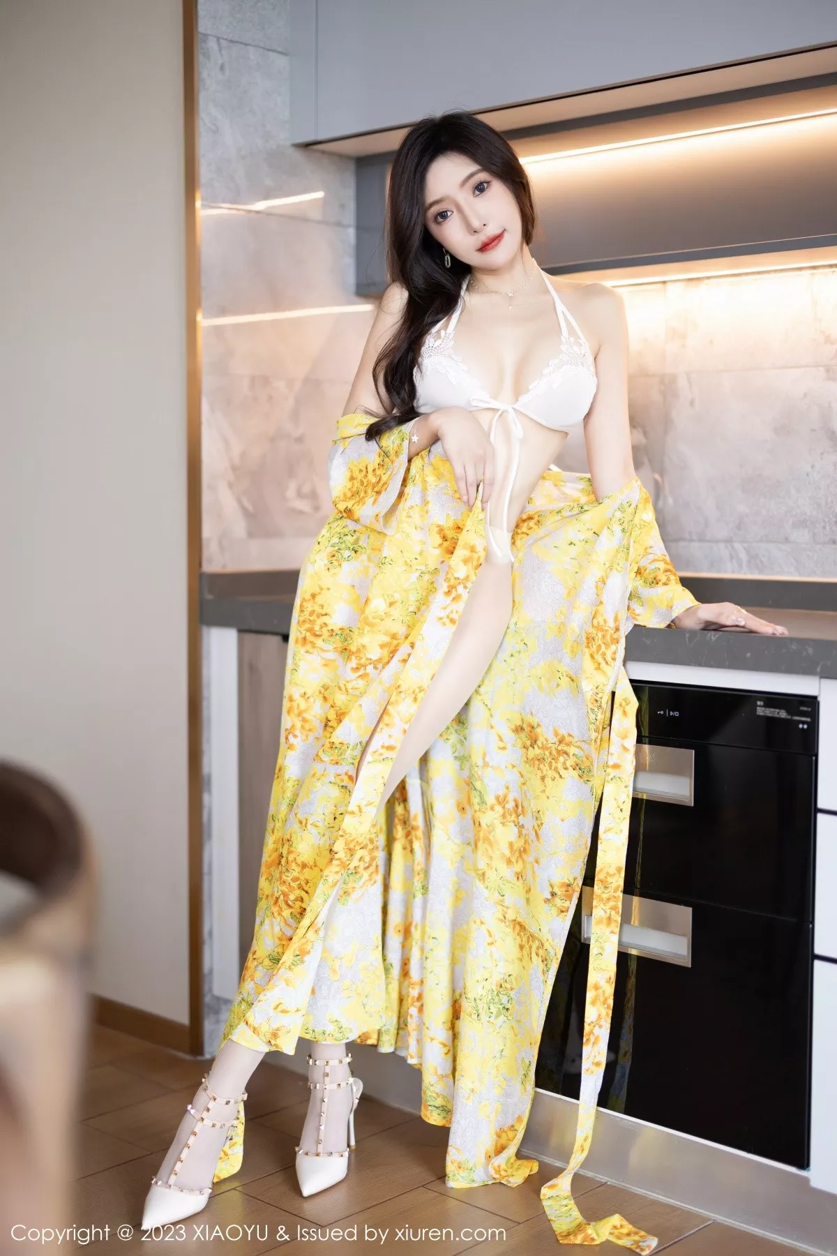 秀人集.com_[XiaoYu画语界]Vol.1043_女神王馨瑶yanni脱连衣长裙露白色蕾丝内衣秀曼妙身姿诱惑写真90P