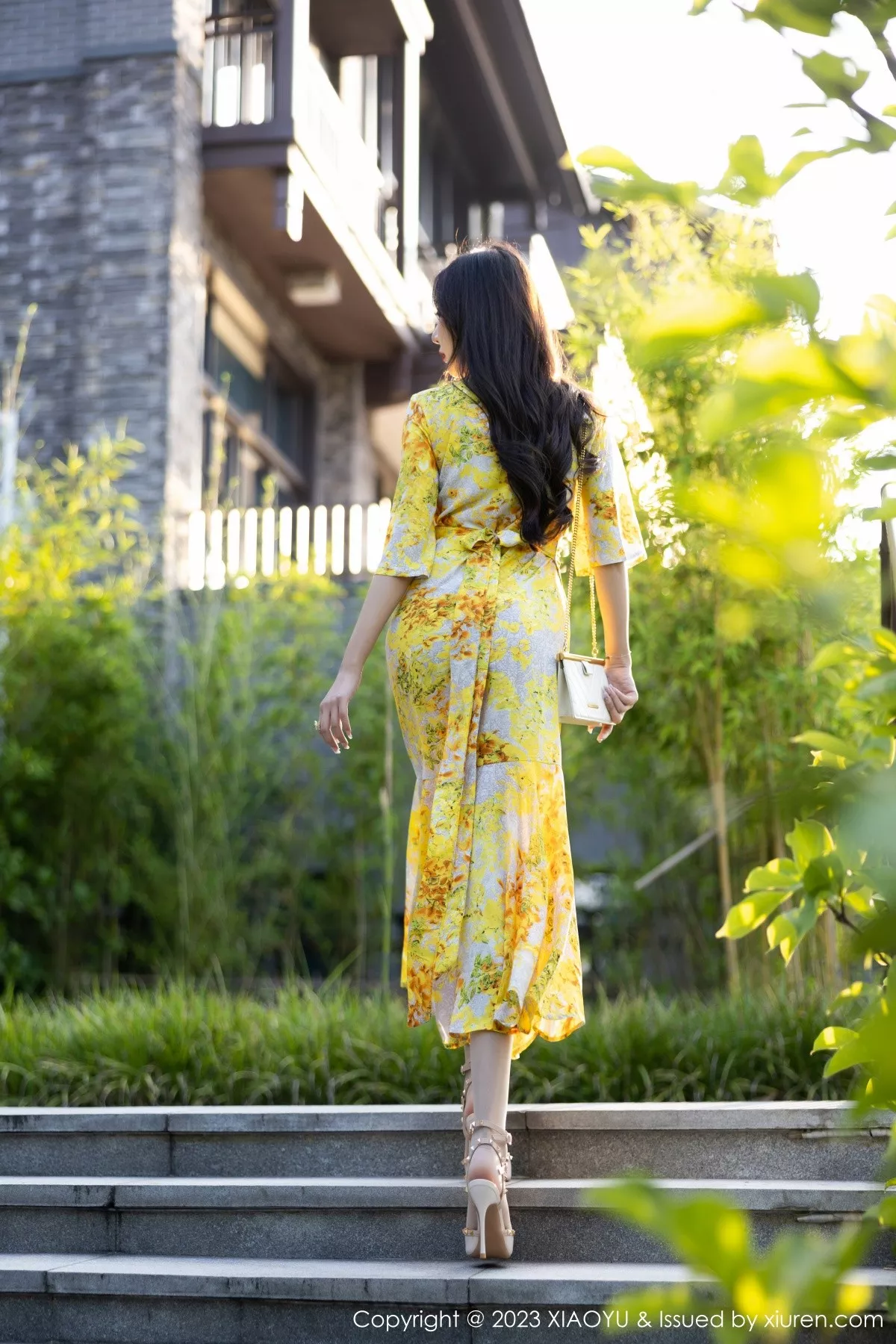 秀人集.com_[XiaoYu画语界]Vol.1043_女神王馨瑶yanni脱连衣长裙露白色蕾丝内衣秀曼妙身姿诱惑写真90P