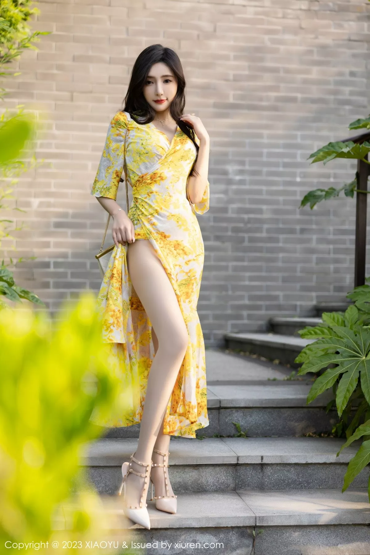 秀人集.com_[XiaoYu画语界]Vol.1043_女神王馨瑶yanni脱连衣长裙露白色蕾丝内衣秀曼妙身姿诱惑写真90P