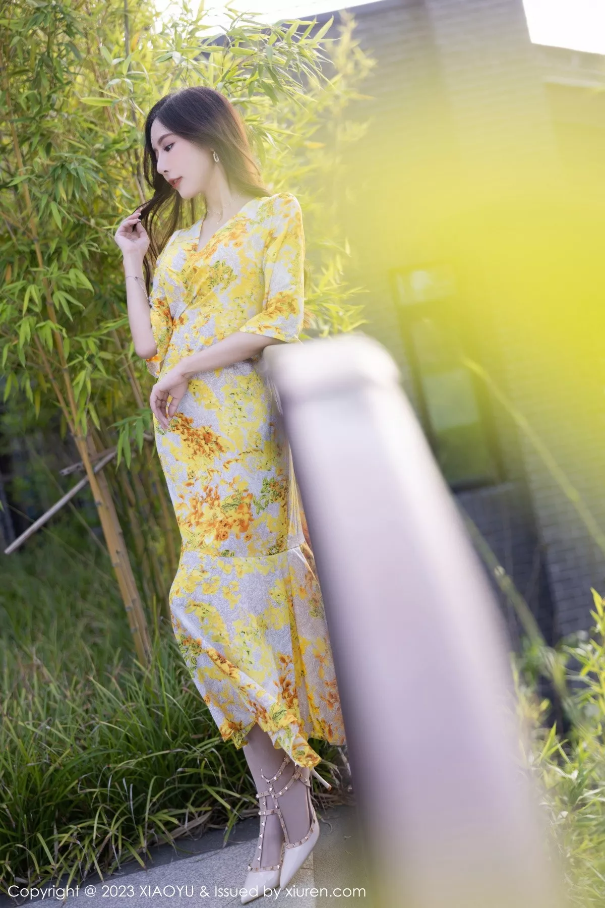 秀人集.com_[XiaoYu画语界]Vol.1043_女神王馨瑶yanni脱连衣长裙露白色蕾丝内衣秀曼妙身姿诱惑写真90P