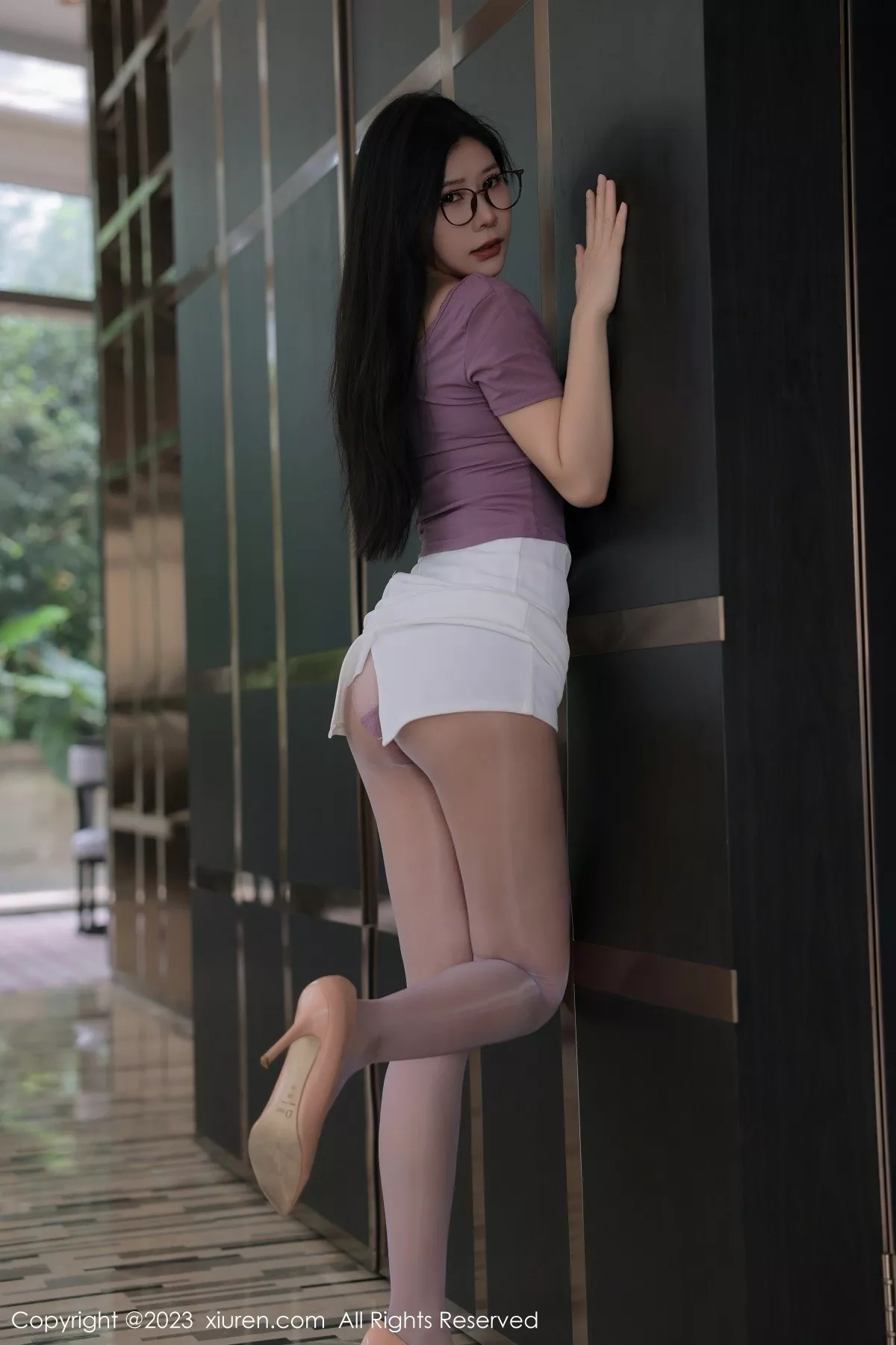 秀人集.com_[XiuRen秀人网]No.6865_模特尹甜甜泰国旅拍性感淡红蕾丝内衣配紫色丝袜迷人诱惑写真85P