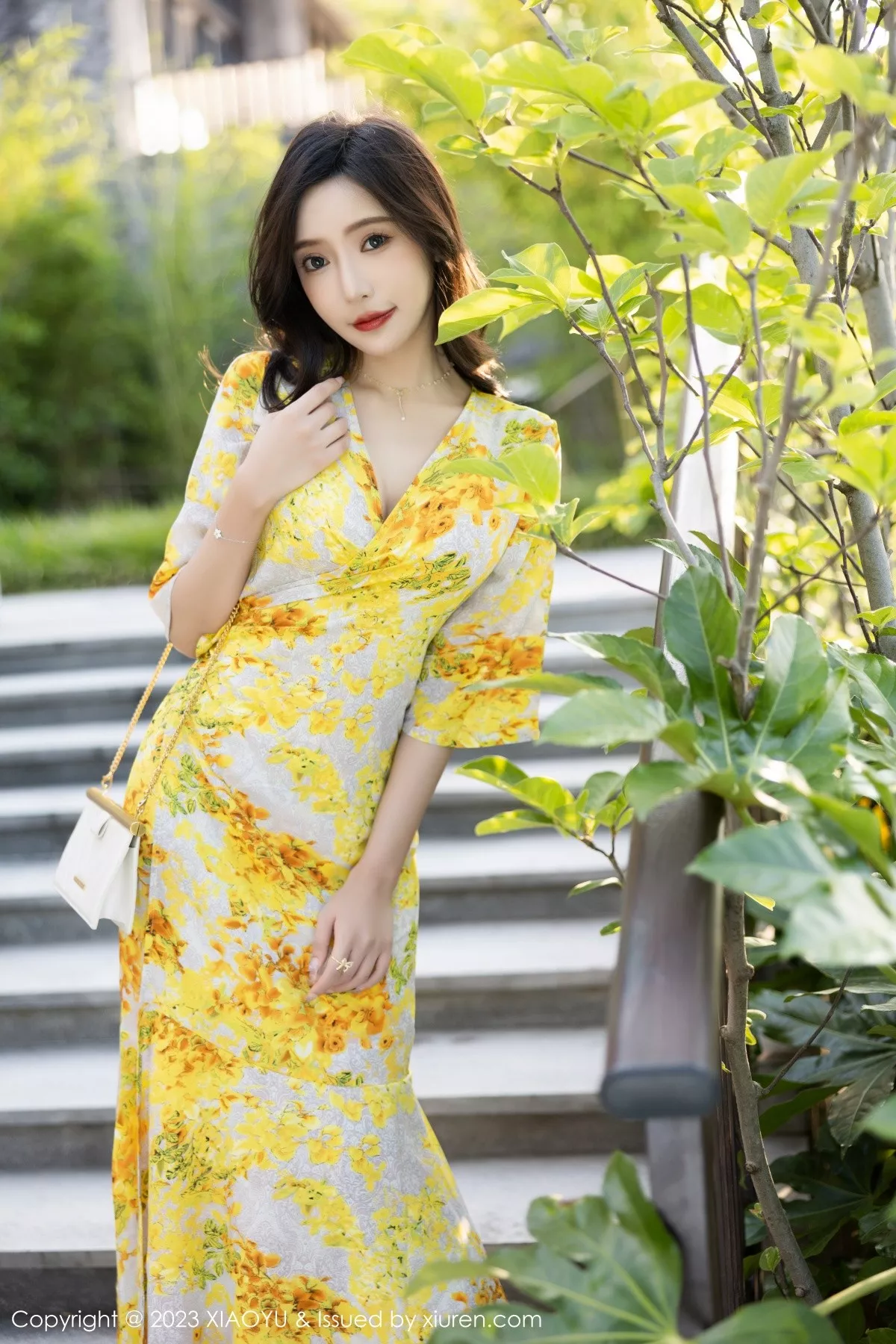 秀人集.com_[XiaoYu画语界]Vol.1043_女神王馨瑶yanni脱连衣长裙露白色蕾丝内衣秀曼妙身姿诱惑写真90P