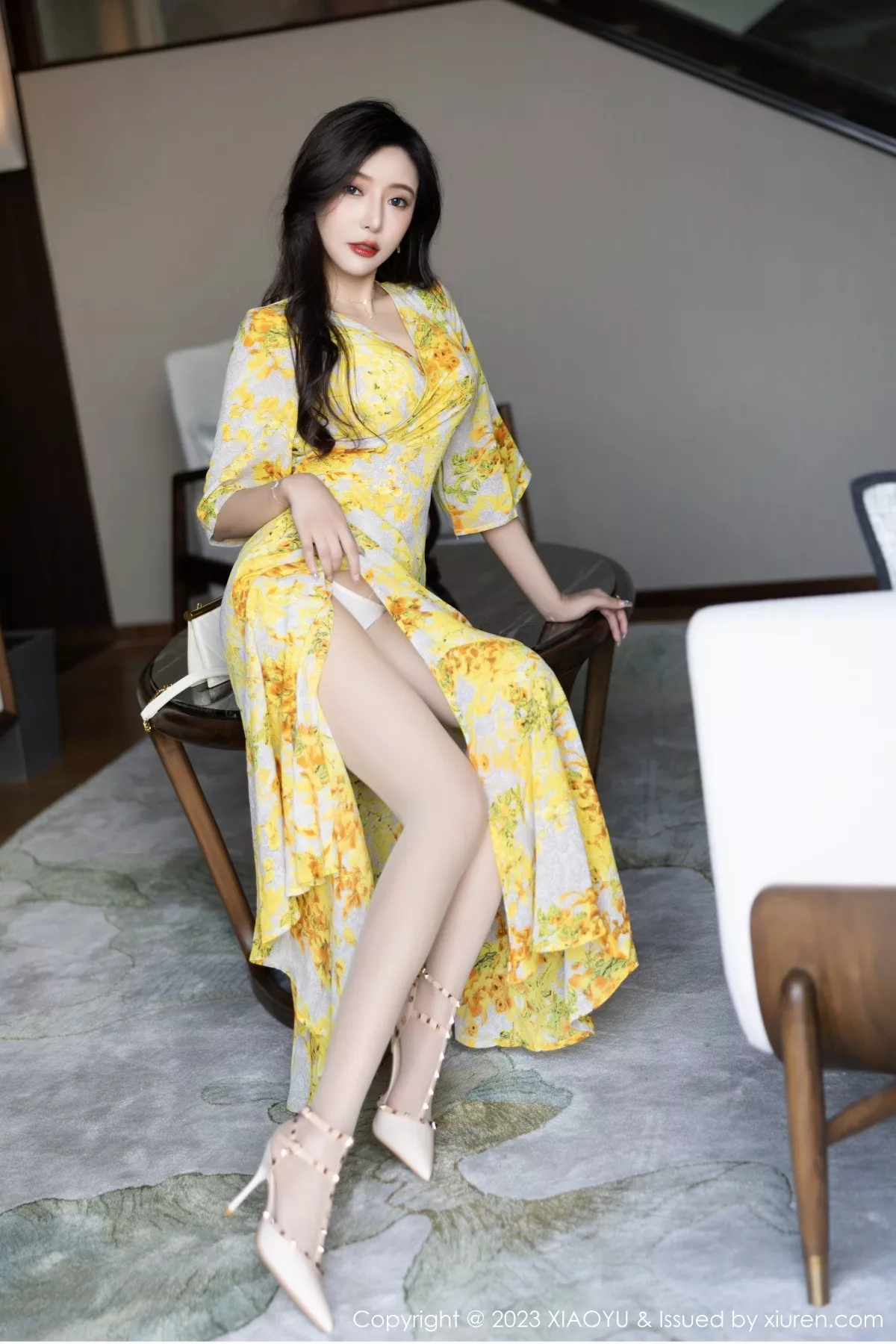 秀人集.com_[XiaoYu画语界]Vol.1043_女神王馨瑶yanni脱连衣长裙露白色蕾丝内衣秀曼妙身姿诱惑写真90P