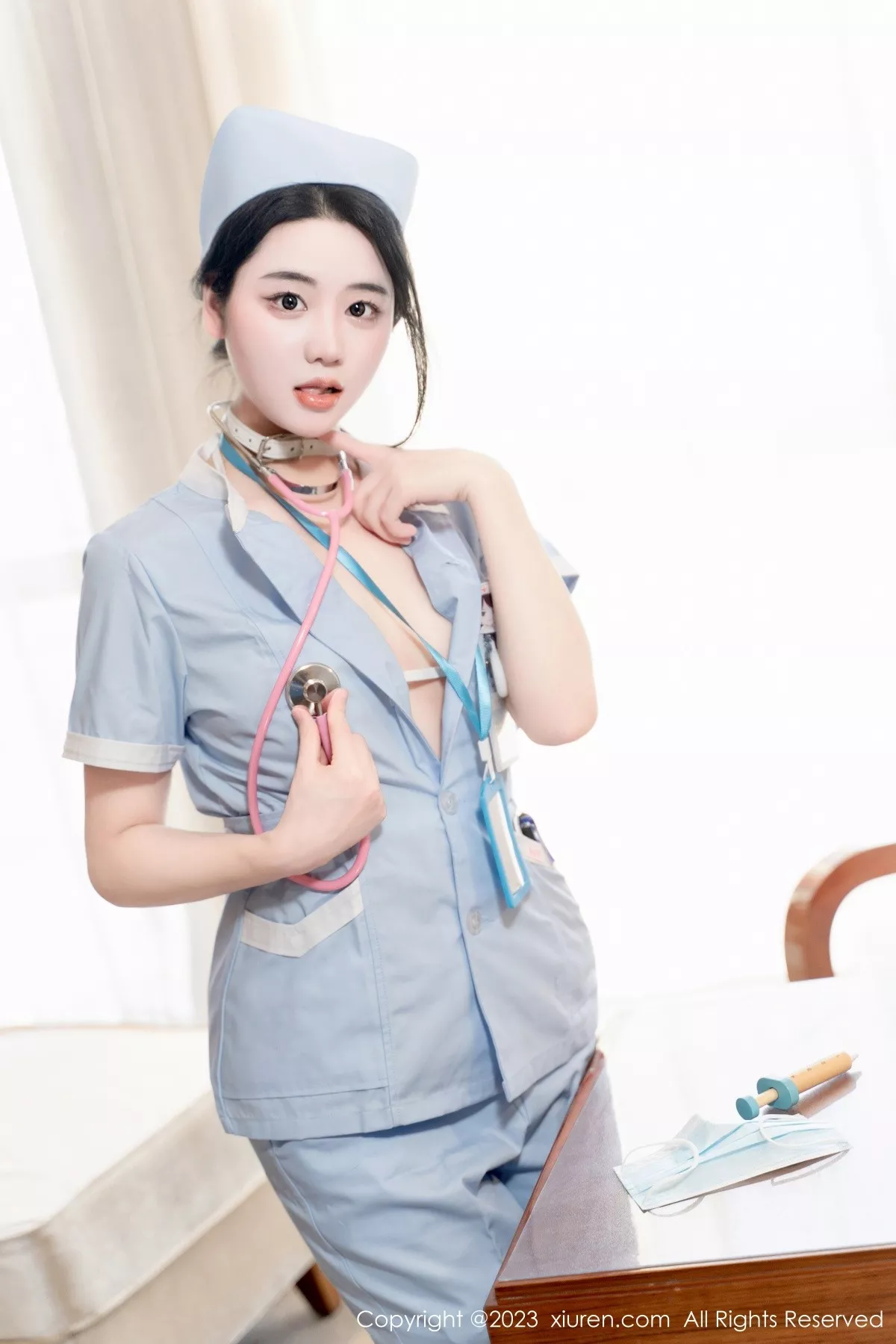 秀人集.com_[XiuRen秀人网]No.6868_模特汐汐爱吃草莓私房脱护士装露性感白色三点式内衣诱惑写真62P