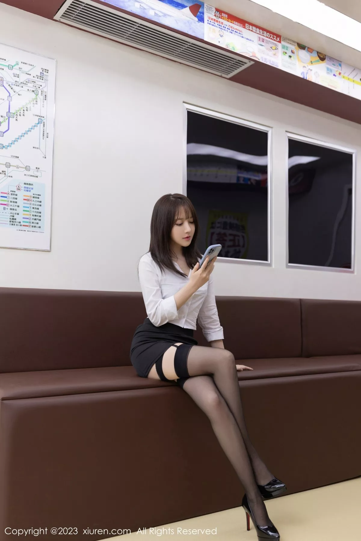 秀人集.com_[XiuRen秀人网]No.6875_模特杏子Yada地铁场景性感粉色上衣配牛仔短裙迷人诱惑写真81P