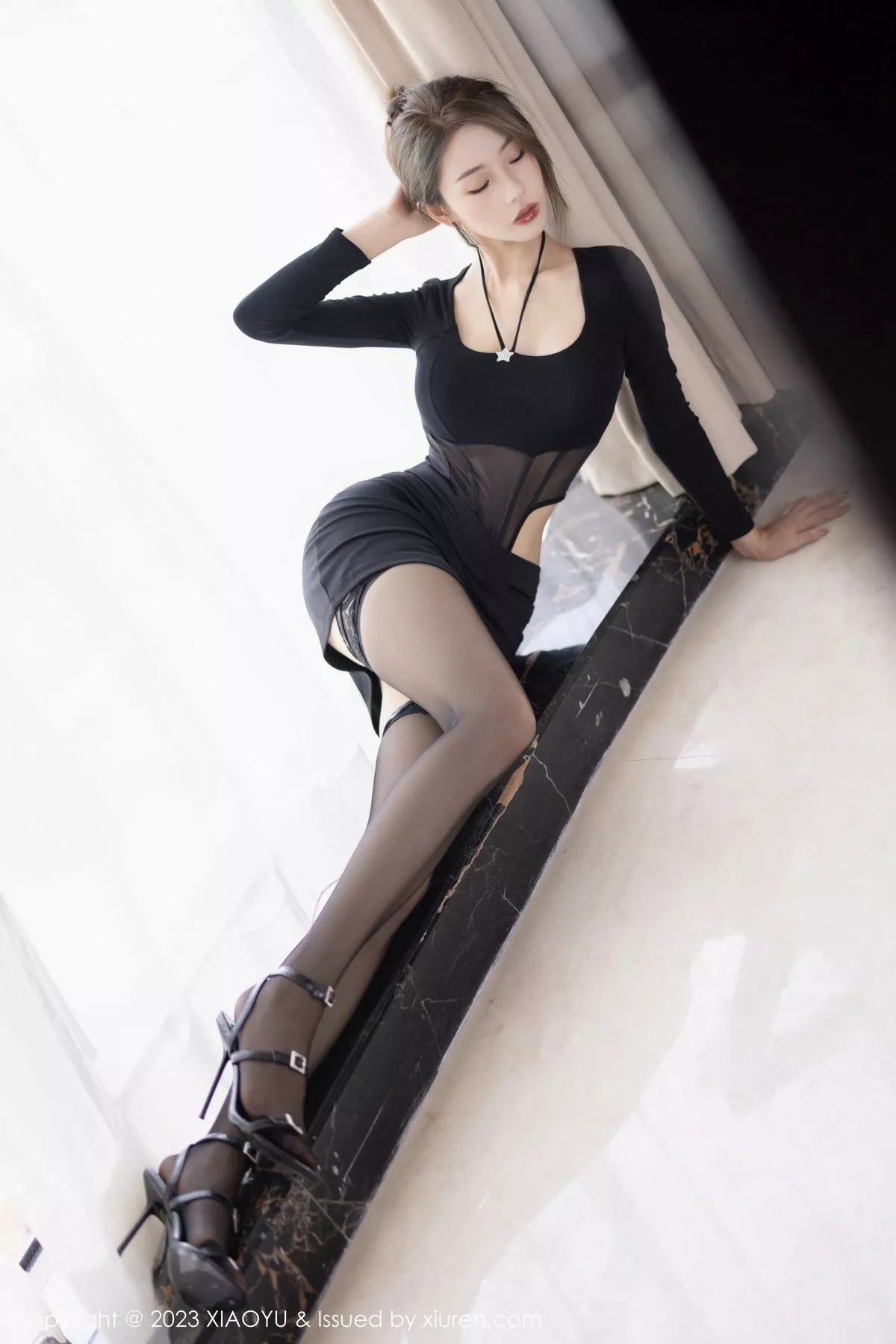 秀人集.com_[XiaoYu画语界]Vol.1032_模特苏苏阿性感黑色连体衣+黑色缕空情趣服秀惹火身材诱惑写真82P