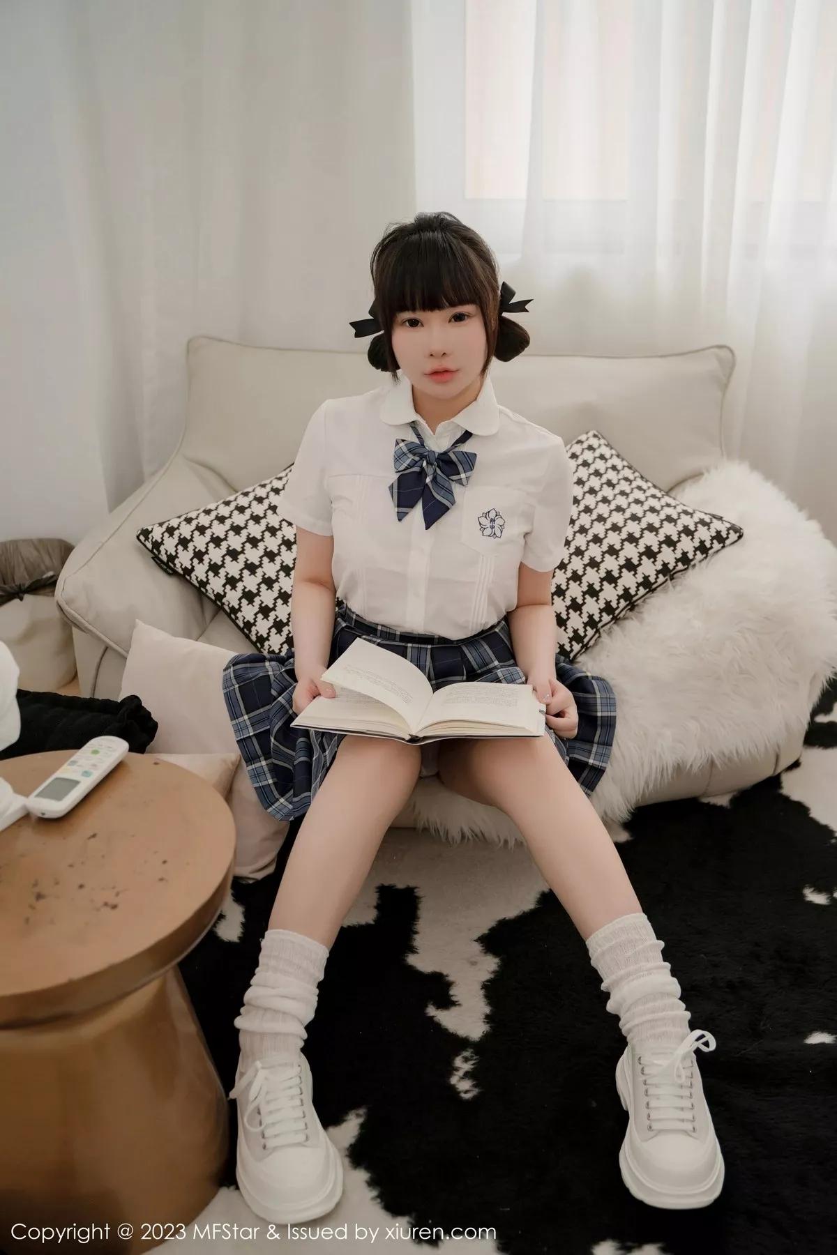 秀人集.com_[MFStar模范学院]Vol.621_新人模特水塔塔白色短T配蓝色格子裙秀曼妙身姿迷人诱惑写真60P